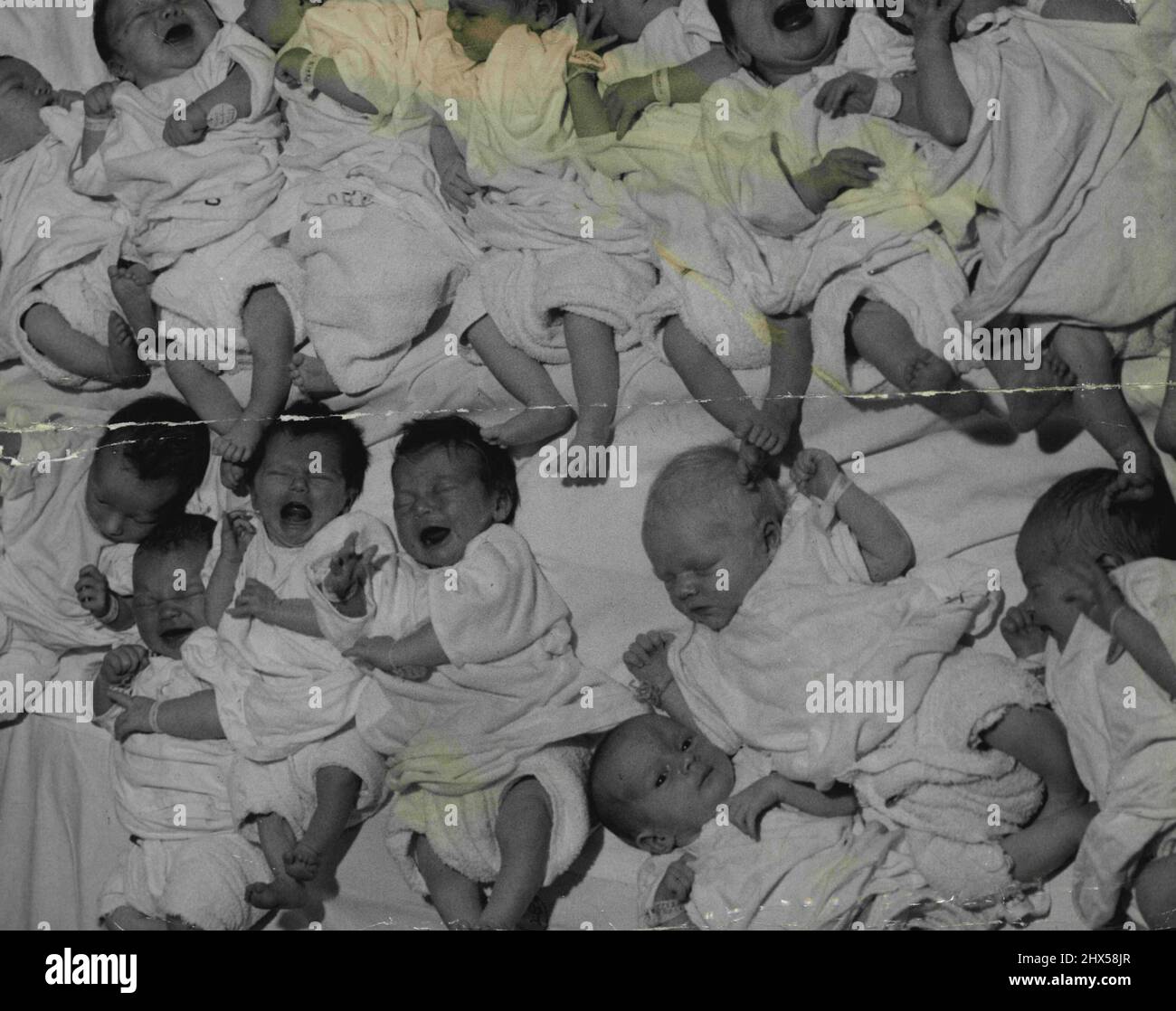 Babys, sagt Schwester Oliver, sind wunderbar, jedes mit seiner eigenen Persönlichkeit. Sie gehört den ganzen Tag über zu 100 bis 150 von ihnen. Sie kann einfach nicht anders, sie zu lieben, sehnt sich nach dem Tag, an dem sie gewonnen haben wird. 27. März 1950. Stockfoto