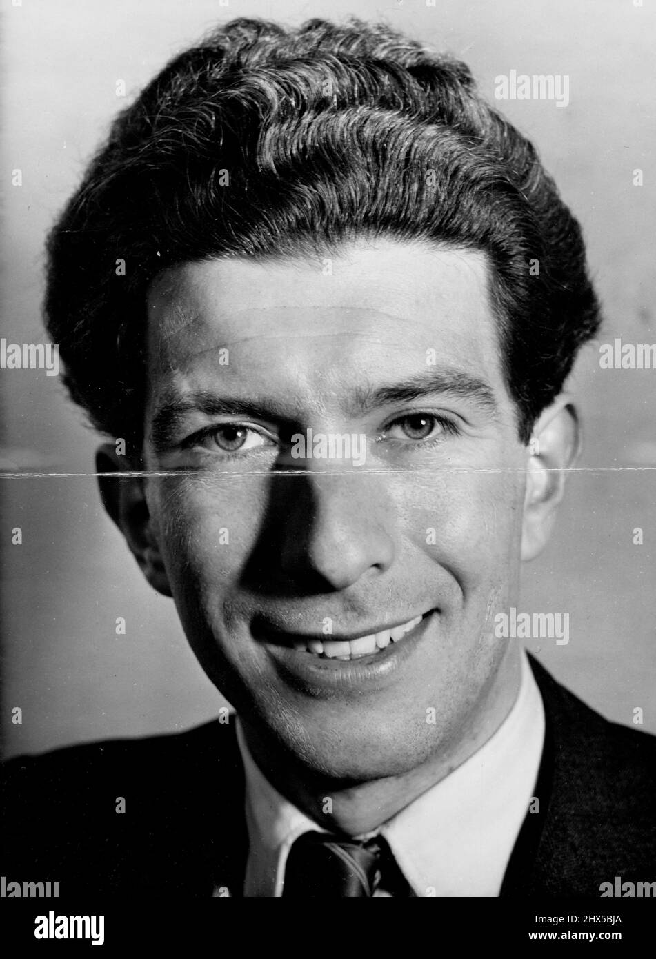 Britische Politiker: Robert J. Edwards -- Herr Edwards ist Arbeitskandidat für die Merton and Morden Division von Surrey bei den Parlamentswahlen im Mai 1955. Er ist Herausgeber der Wochenzeitung 'Tribune'. 27.Mai 1955. (Foto von Ida Kar, Camera Press). Stockfoto