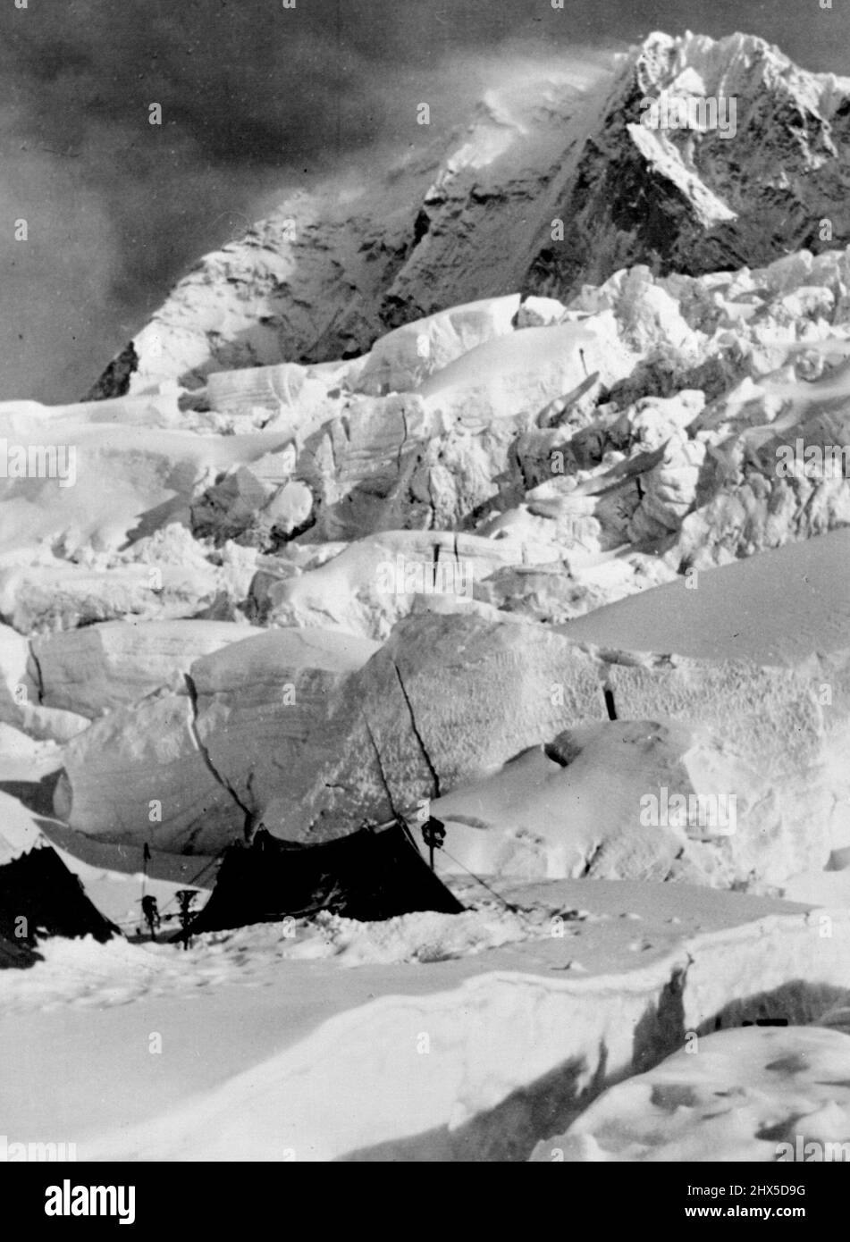 Swiss Everest Expedition - Vorgerücktes Lager Nr. II. Blick Richtung Süden (Nuptse). 27. Juni 1952. Stockfoto