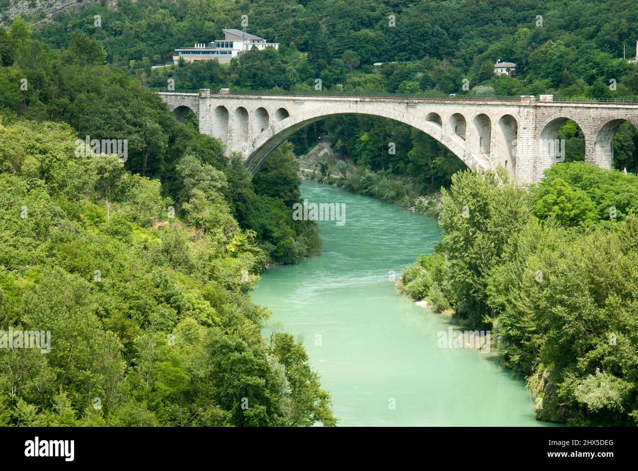 Slowenien, Küstenregion, Nova Gorica, Solkan-Brücke, Eisenbahnviadukt über den Fluss Soca Stockfoto