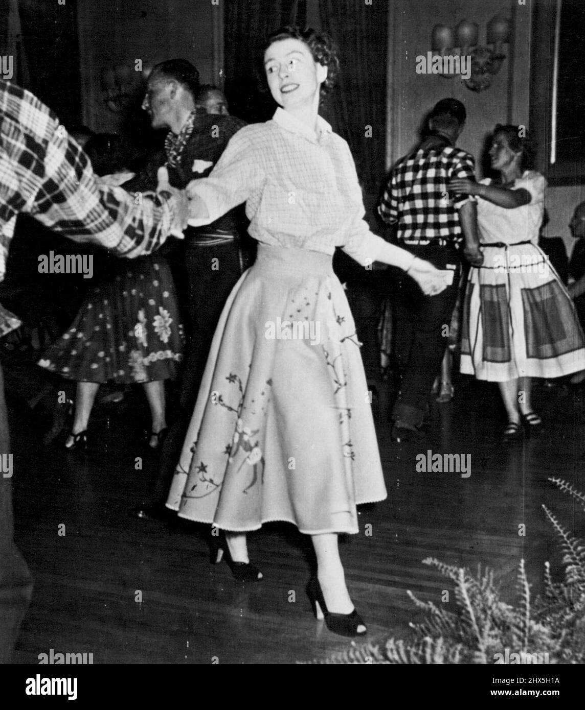 Prinzessin tanzt hier heute Abend auf dem Platz der Prinzessin Elizabeth im Regierungshaus. 11. Oktober 1951. (Foto von AP Wirephoto). Stockfoto