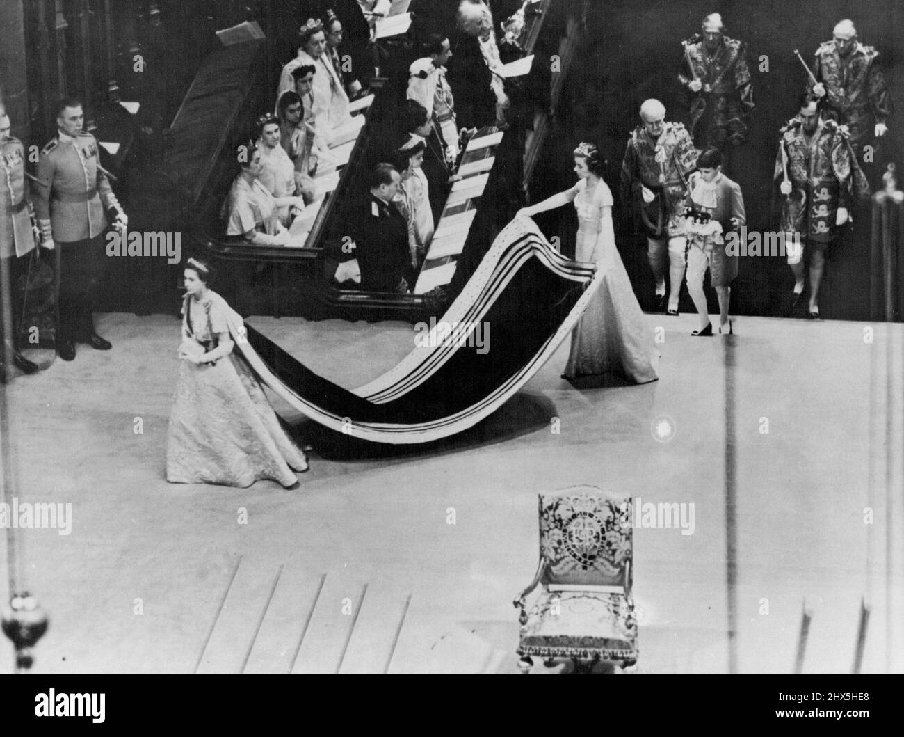 Königin Elizabeth II. Krönung - 1953, Abbey Scenes - British Royalty. 06. Januar 1954. (Foto von Associated Press Ltd.). Stockfoto