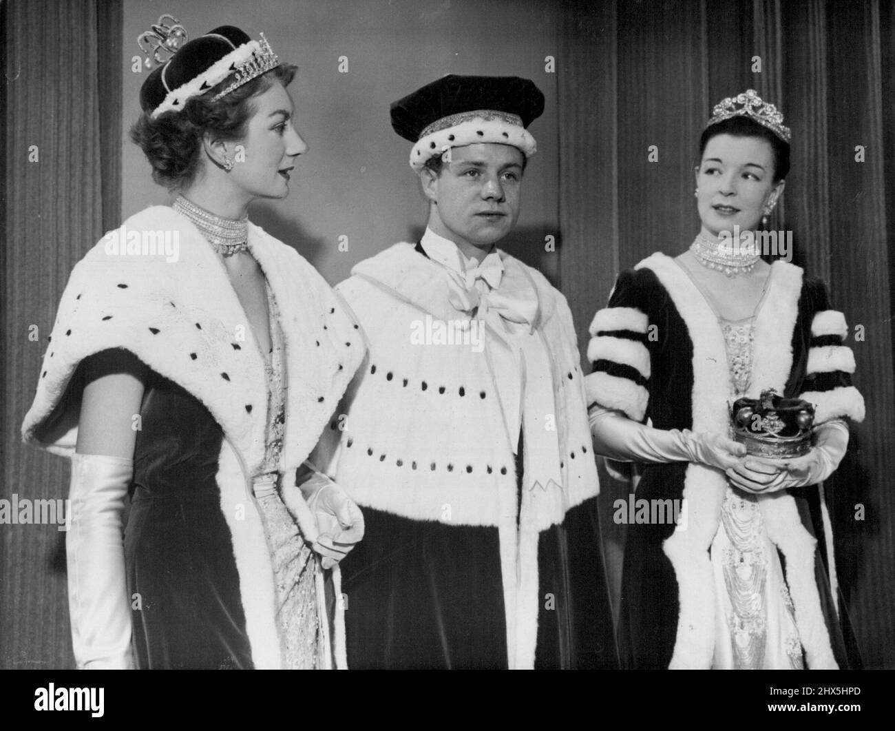 Queen Elizabeth II Coronation - 1953 - Mode, Koronetten und Frisuren - British Royalty. 11. Januar 1953. Stockfoto