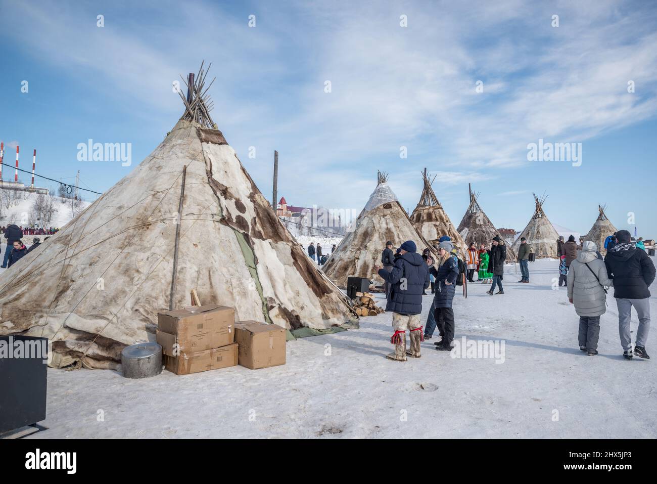 Traditionelles Rentierhaut-Chum (Zelte) beim Rentierhirten-Festival in Salekhard, Yamalo-Nenzen Autonomous Okrug, Russland Stockfoto