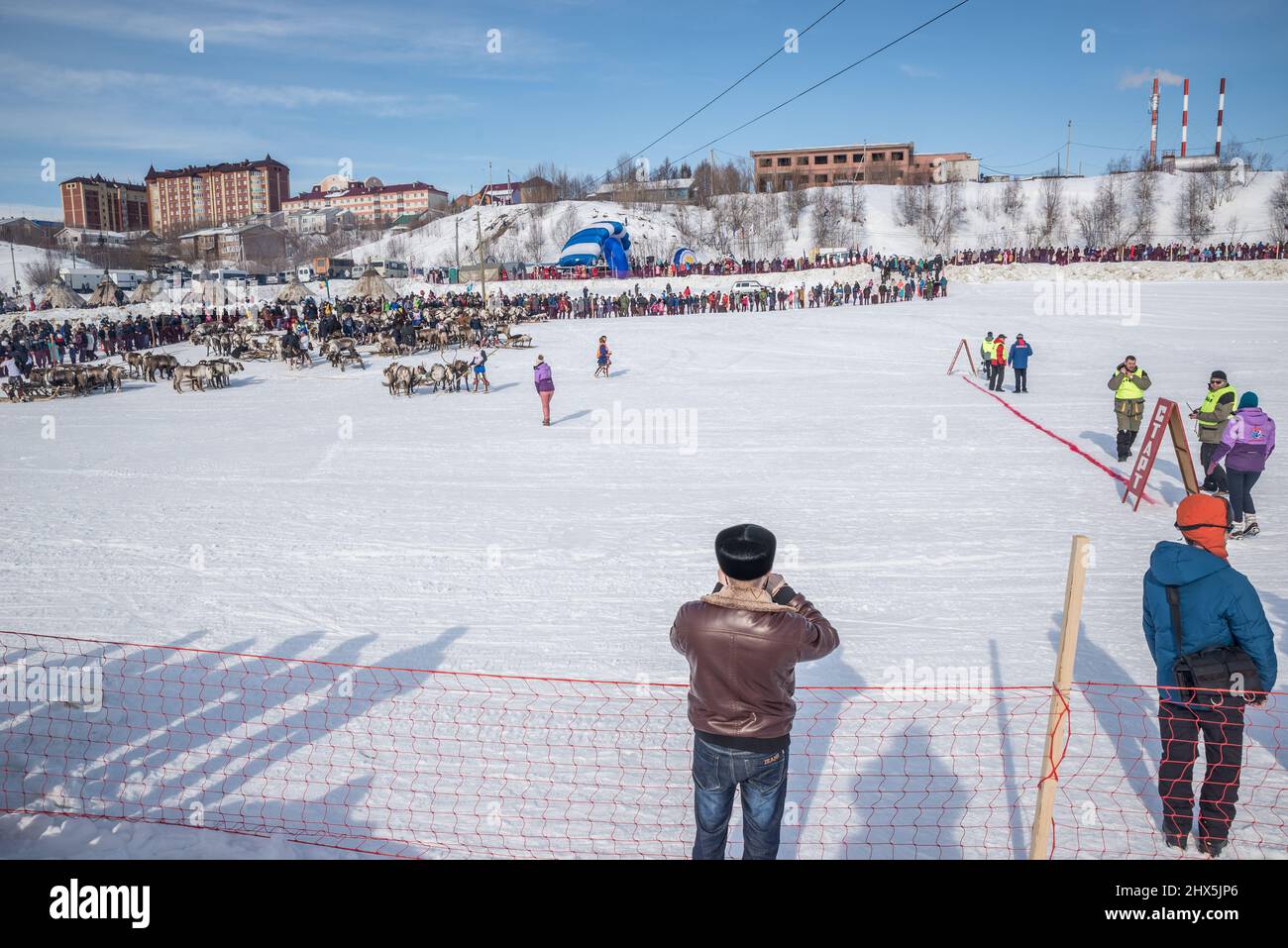 Rentier-Schlittenrennen beim Rentier-Hirtenfest in Salekhard, Autonomer Kreis Yamalo-Nenzen, Russland Stockfoto