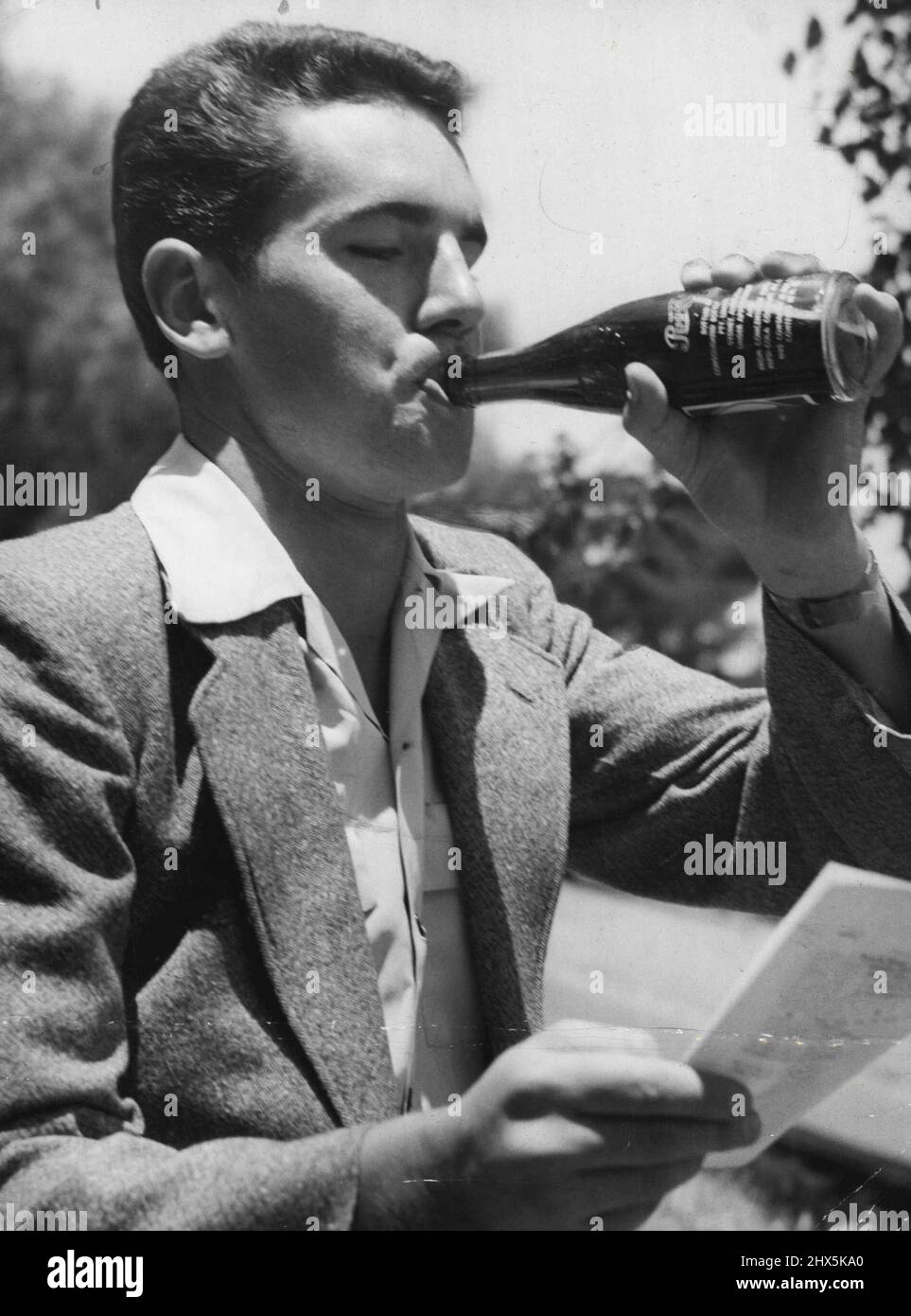 Einfach. D. Boat Wright, 17, aus dem Moore Park, Student der High School in Sydney, der diese Woche für das Austrittszertifikat saß, sagte: „Die französische Zeitung war ziemlich einfach, abgesehen von der Prosa. Ich hoffe, dass ich einen Pass Bekommen kann.“ 18. November 1951. Stockfoto