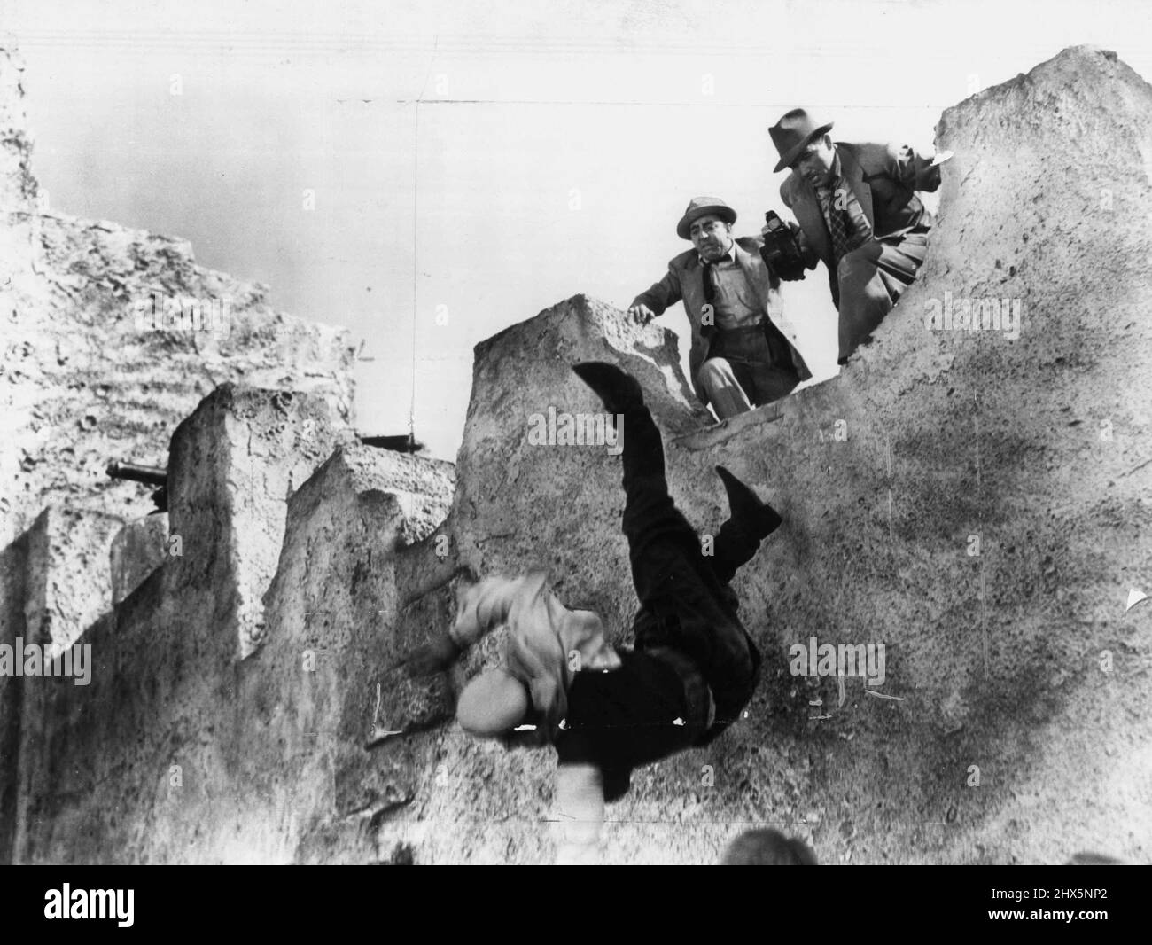 „Chasing Danger“ mit Preston Foster, Lynn Bari und Wally Vernon, Henry Wilcoxon, John Woodbury, Harold Huber. 01. Januar 1939. (Foto von 20. Century Fox). Stockfoto