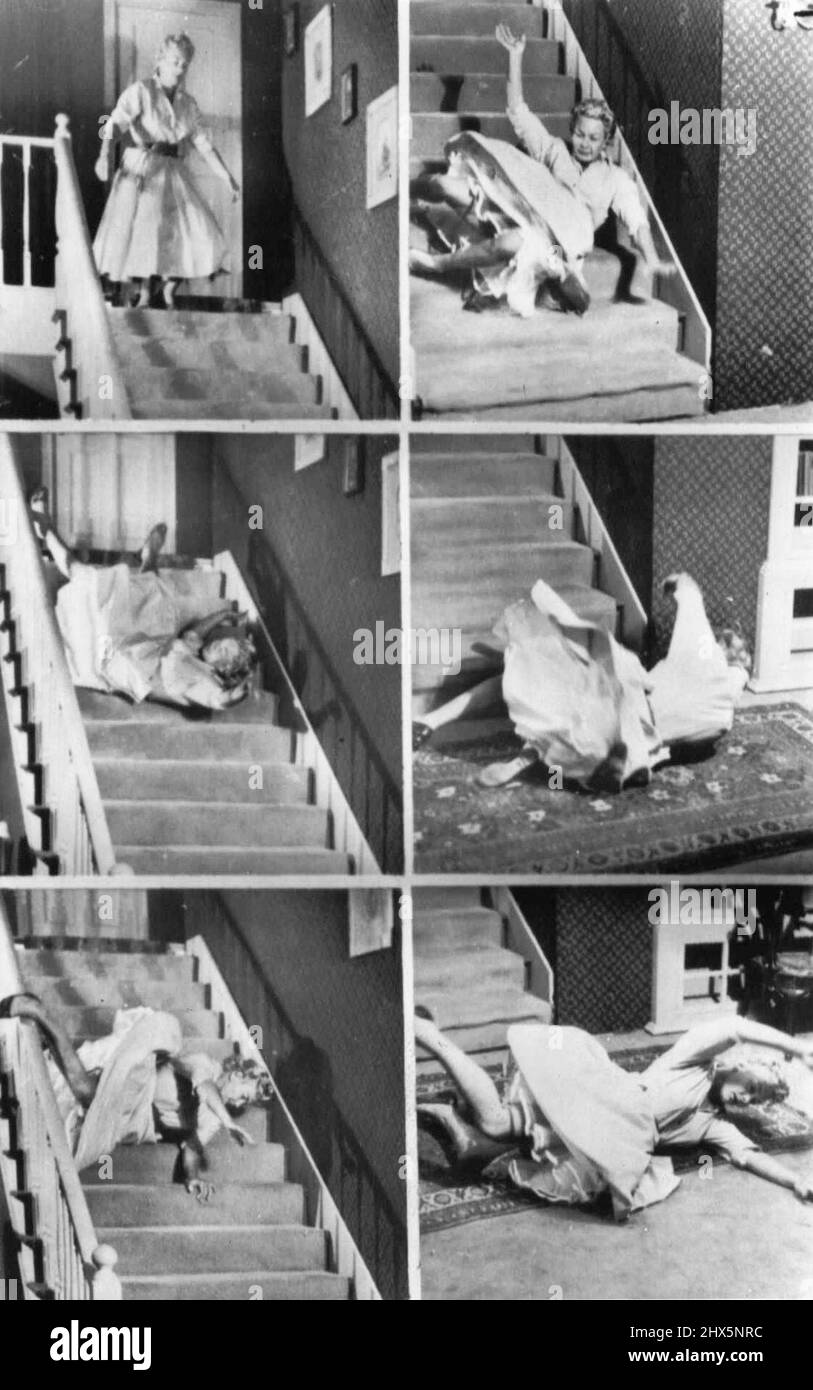 Dies macht einen harten Weg zum Leben -- Evelyn D'Smith, ein 27-jähriges Hollywood-Stunt-Mädchen, stürzt einen Flug von 15 Stufen hinunter, während sie für die Schauspielerin Marilyn Erskine in einer CBS-Fernsehsendung „Private Worlds“ verdoppelt. Sie erhielt $350 für den Stunt, den sie als einen der schwierigsten jemals unternommen habe. Sie tauchte mit zwei gebürsteten Knöcheln und einer Beule auf ihrem Kopf auf. 9. April 1955. (Foto von AP Wirephoto). Stockfoto