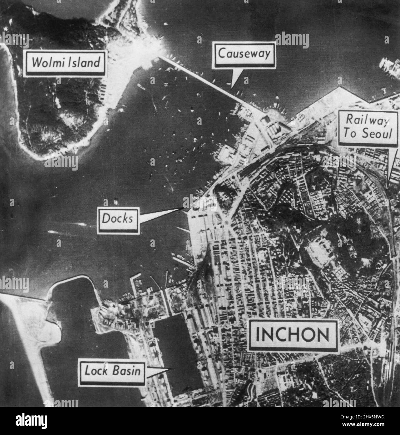 Diagramm des Inchon-Invasionsgebietes - Luftbild-Diagramm zeigt alliierte Invasionsgebiete von Inchon und Wolmi Island an der Westküste von Südkorea. Die Insel ist durch einen Damm mit der Stadt verbunden. Die Hafenanlagen der Stadt sind wieder in Betrieb und werden von alliierten Truppen genutzt. Invasionskräfte drängten Inchon schnell gegen die leichte nordkoreanische Opposition durch und kämpften heute in Vororten von Seoul - die von Rot gehaltene südkoreanische Hauptstadt - -22 Meilen im Landesinneren. 16. September 1950. (Foto von AP Wirephoto). Stockfoto