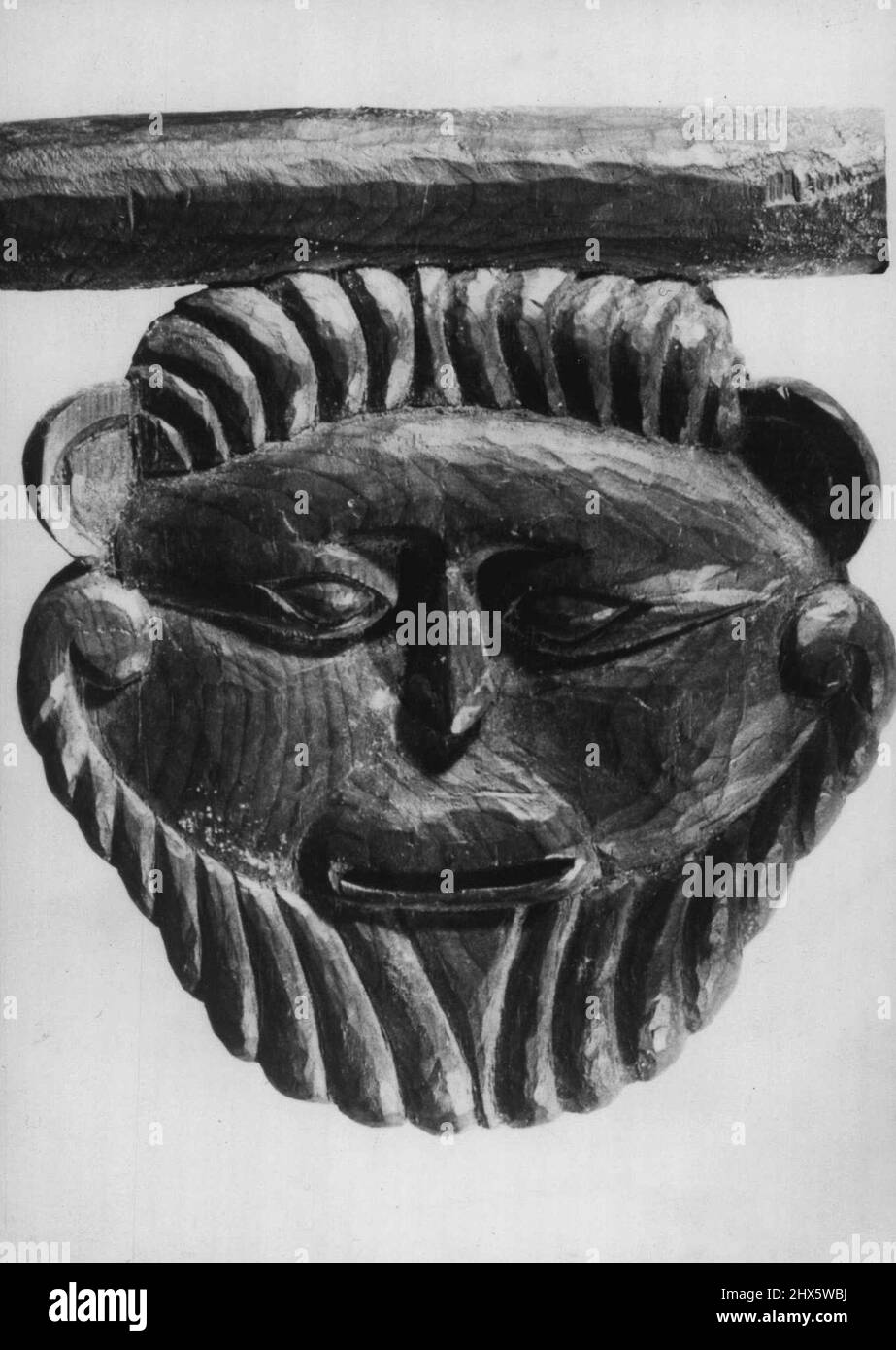 Die alten gefrorenen Gräber des Altai Stammesmenschen Tierthemen in der Altai Dekoration variiert stark. Die üblichsten waren Reproduktionen bestimmter Tiere oder Darstellungen ihrer Köpfe. 14. Dezember 1955. (Foto von P.A.-Reuter Features Limited). Stockfoto