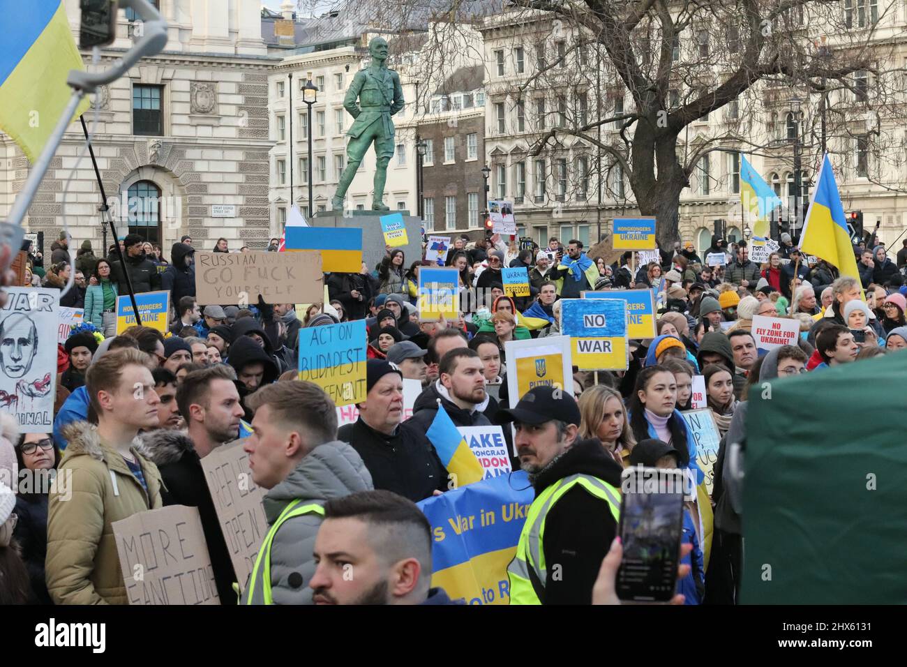 Hunderte von Menschen protestieren gegen die russische Invasion in der Ukraine 06/03/22 London, Großbritannien Stockfoto