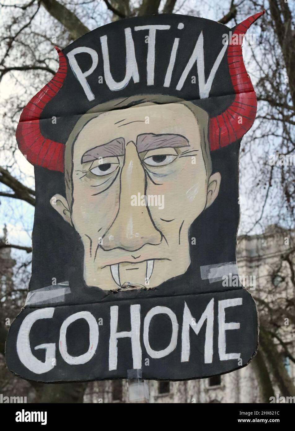 Hunderte von Menschen protestieren gegen die russische Invasion in der Ukraine 06/03/22 London, Großbritannien Stockfoto