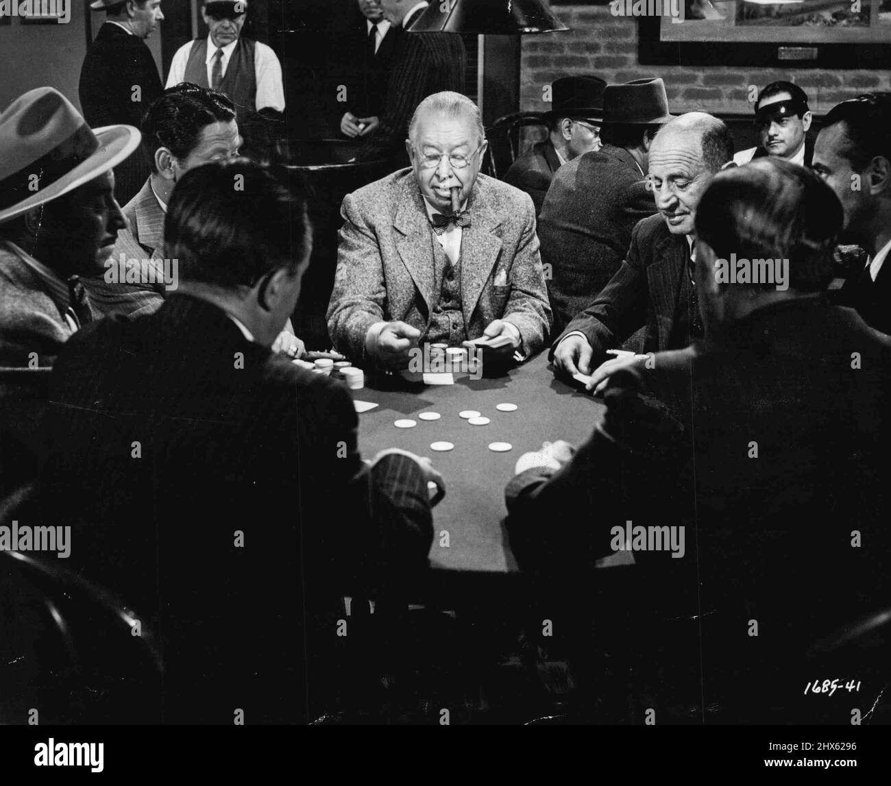 'Has anybody Seen My Gal' -- Eine bildliche Zusammenfassung. Das Jahr 1928, als jeder reich wurde, als der mit einem Strumpf bepackte Flapper die Königin einer Charleston-verrückten Welt voller rakoonbeschichteter Rahrah-Jungs und Speak-easies war, erwacht in „hat jemand mein Gal gesehen“ in Technicolor wieder zum Leben. Mit Piper Laurie, Rock Hudson, Charles Coburn und Gigi Perreau ist dies eine Familienkomödie eines unvergesslichen Jahrgangs. Das Drehbuch basiert auf einer Geschichte von Eleanor Ha Porter und wurde von Joseph Hoffman, Regie Dougla, gedreht Stockfoto