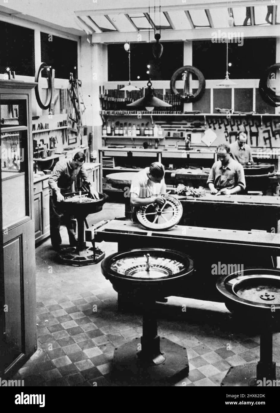 Frankreich Monte Carlo Szene im Casino Ansicht der Reparaturwerkstatt. 23. Mai 1953.;Frankreich Monte Carlo Szene im Casino Ansicht der Reparaturwerkstatt. Stockfoto