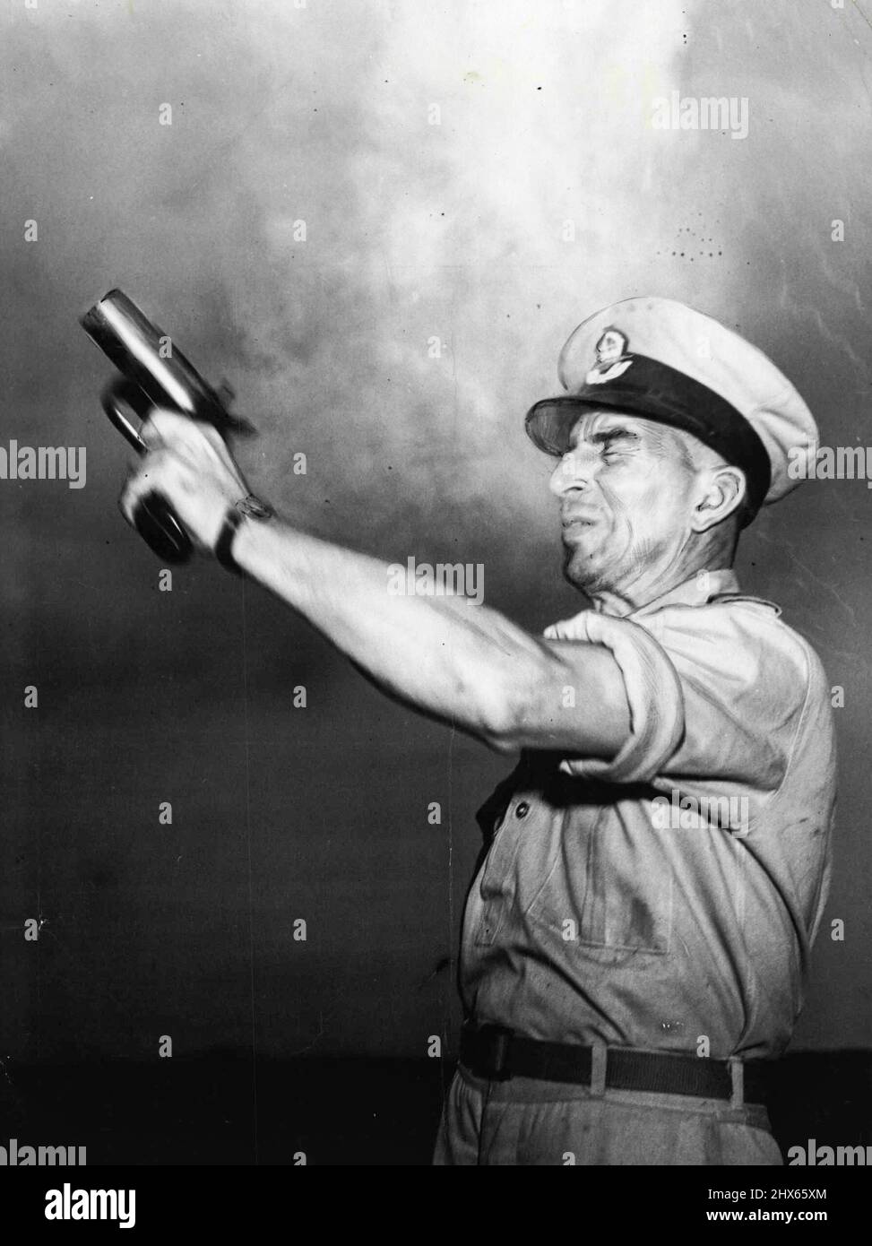 Waffen, Revolver & Pistolen - Waffen - Verschiedenes 27. März 1952. (Foto vom Telegraph Feature Service). Stockfoto