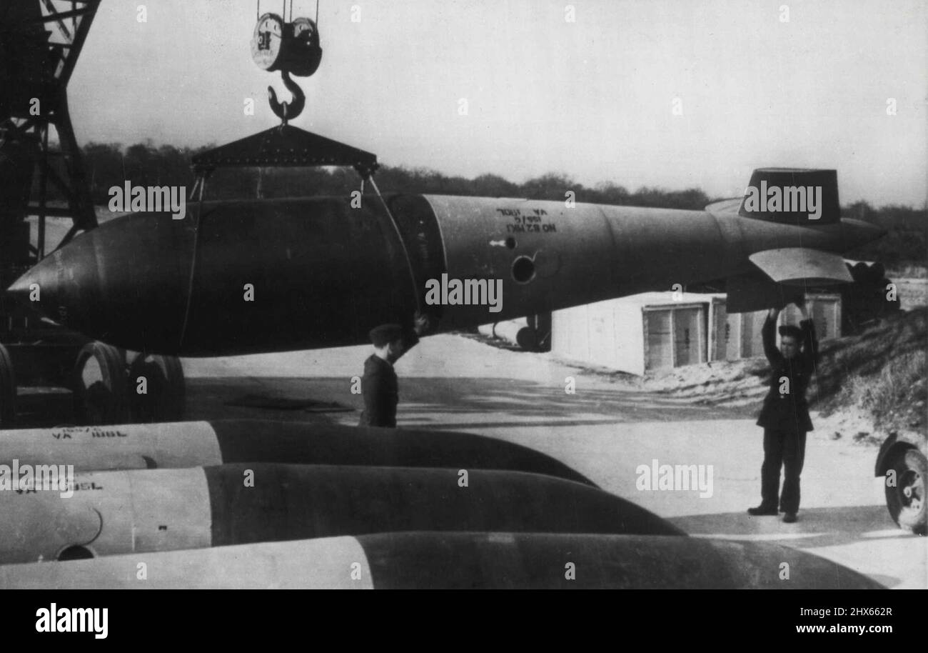 2.000 dieser gleichen Atombombe -- die Atombombe, die heute von Präsident Truman angekündigt wurde, hat einen Schlag auf die Sprengkraft, die von 2.000 britischen 11-Tonnen-'Grand Slam'-Bomben geliefert werden würde. 6. August 1945. (Foto von AP Wirephoto). Stockfoto