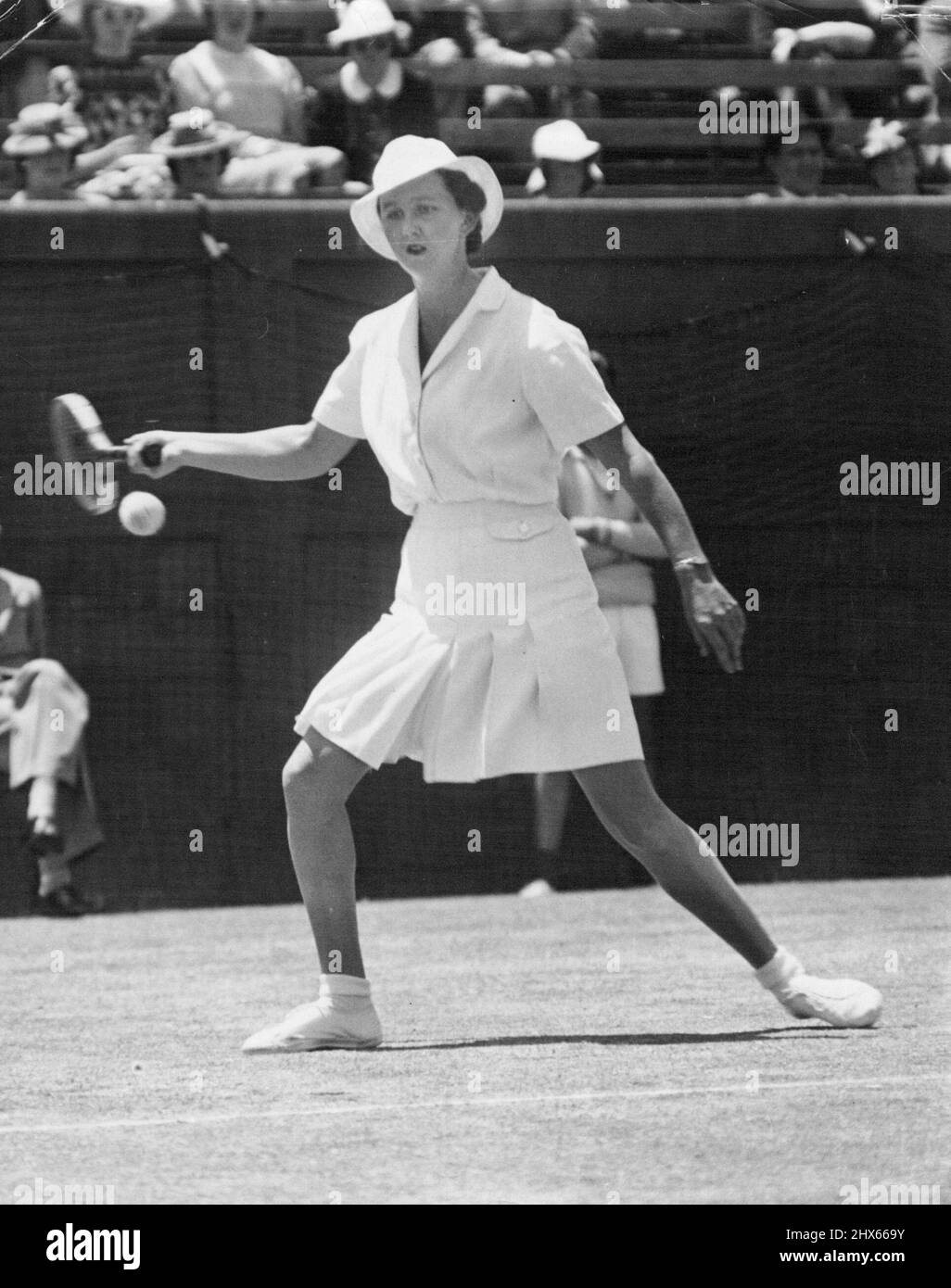 Miss Nancy Wynne...Tennis. Victorian Tennis Championships Miss Nancy Wynne Gewinnerin des Einzel-Finales der Frauen. 01. Dezember 1939. Stockfoto