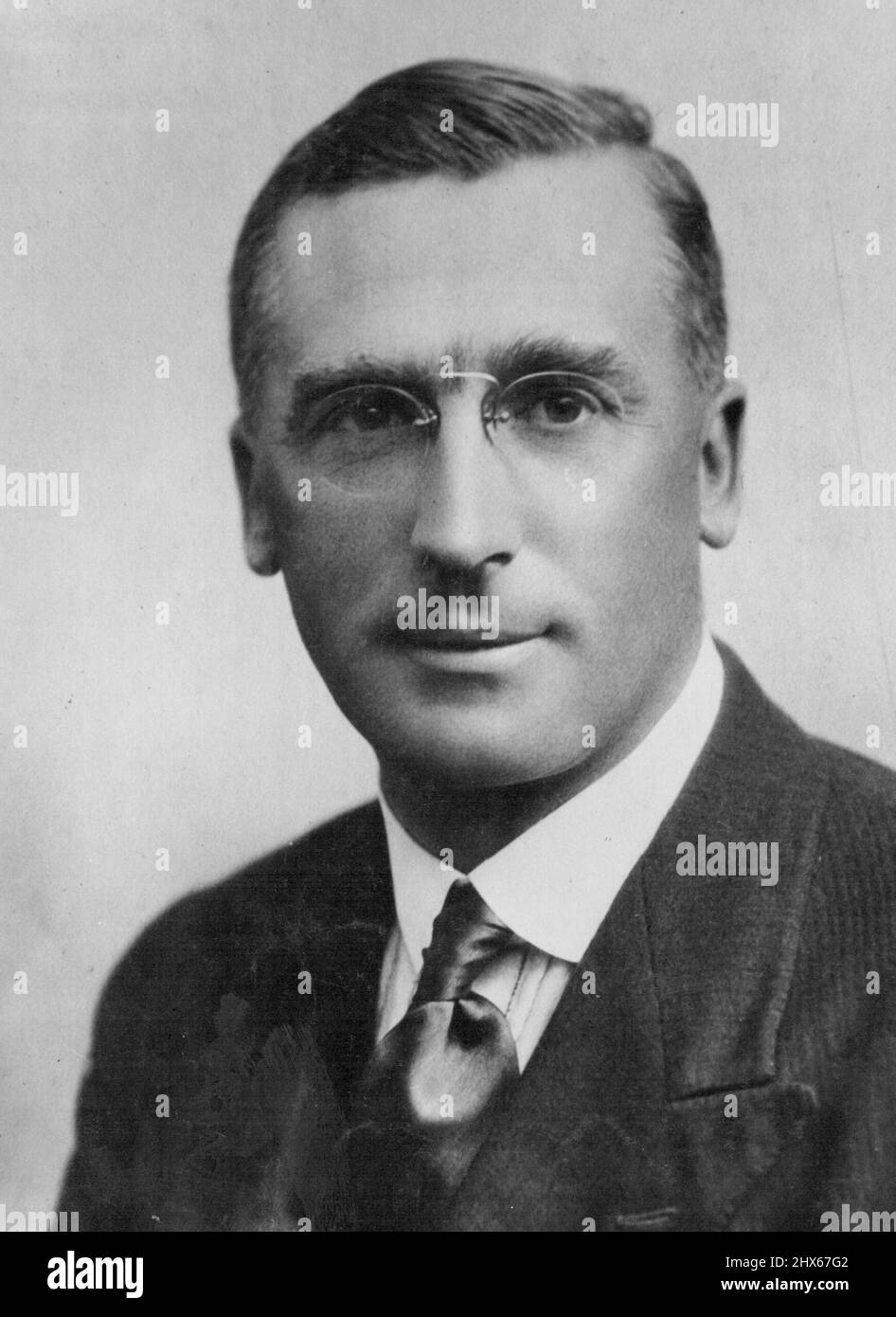 Bandmeister Stephen Yorke, einer der führenden Musiker der britischen Armee, wird Australien zu einem Urlaubsbesuch der „Mooltan“ erreichen. Die Australian Broadcasting Commission gibt bekannt, dass sie das Glück hatte, sich auf seiner Durchreise in den Hauptstädten der verschiedenen Staaten als Gastdirigent von Orchestern und Bands zu sichern. 20. Februar 1934. Stockfoto