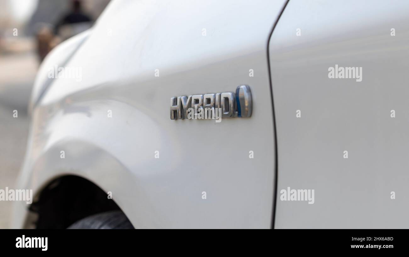 SWAT, Pakistan, Februar 21,2022: Toyota prius Auto Hybrid-Logo Stockfoto