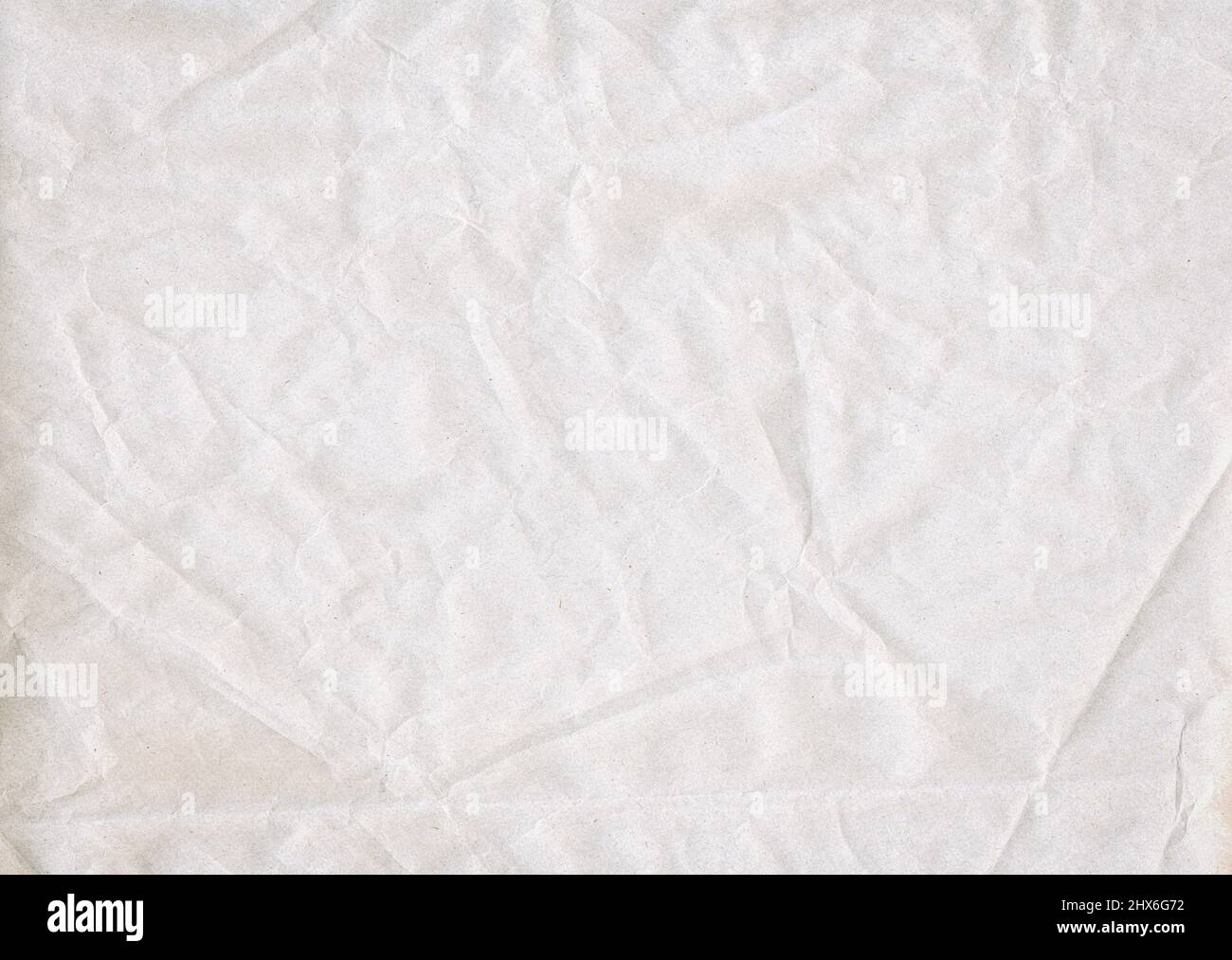 Papierhintergrund. Textur aus zerknülltem weißem Kraftpapier. Stockfoto