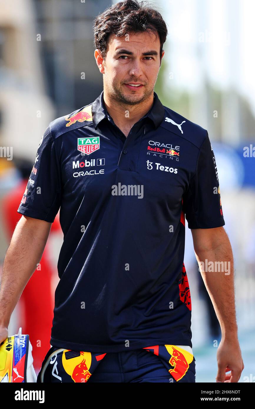 Bahrain, VAE, 10/03/2022, Sergio Perez (MEX) Red Bull Racing. 10.03.2022. Formula 1 Testing, Sakhir, Bahrain, Erster Tag. Der Bildnachweis sollte lauten: XPB/Alamy Live News. Stockfoto