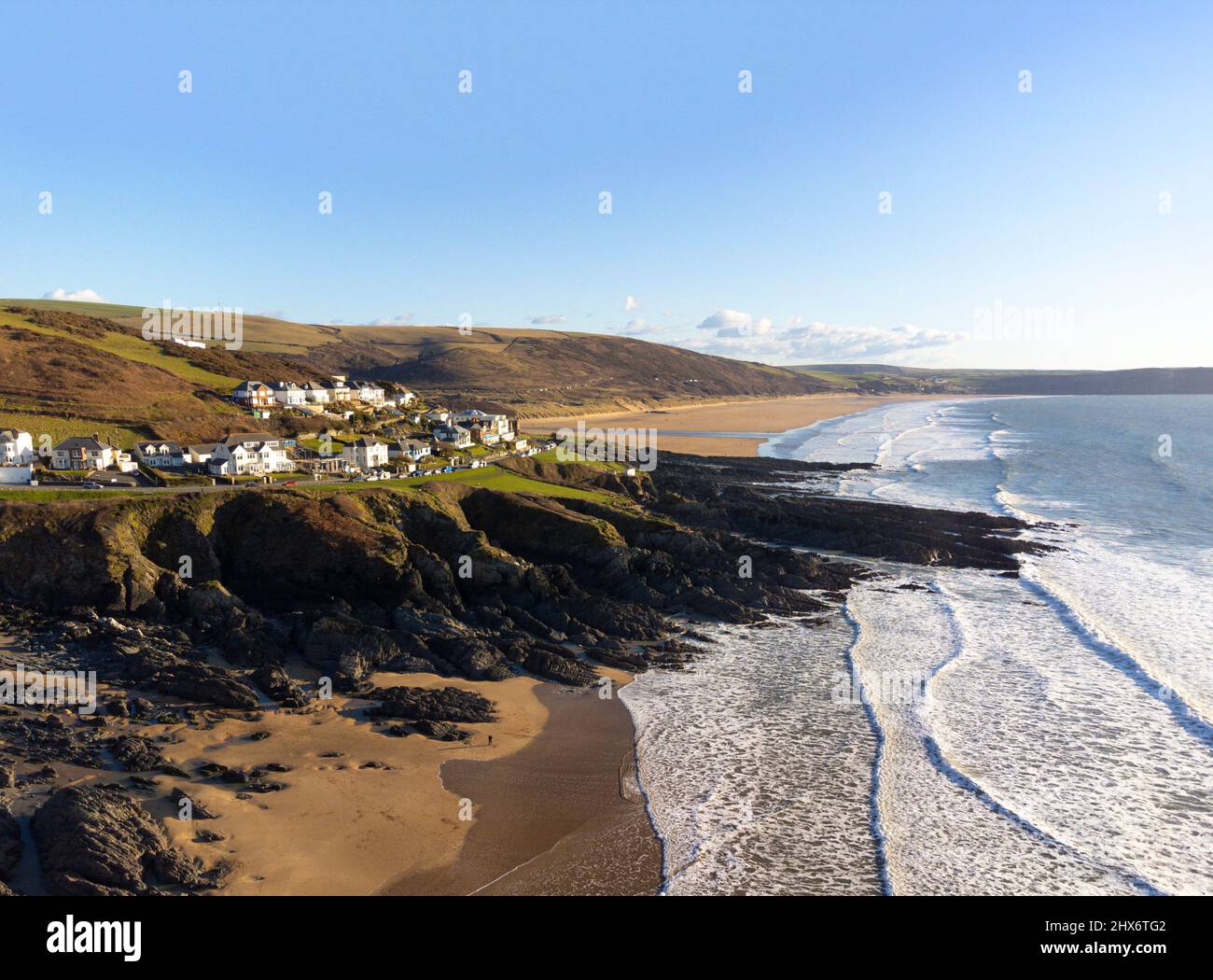 Frühlingsblick auf die Strände von Woolacombe - Woolacombe, Devon, Großbritannien Stockfoto