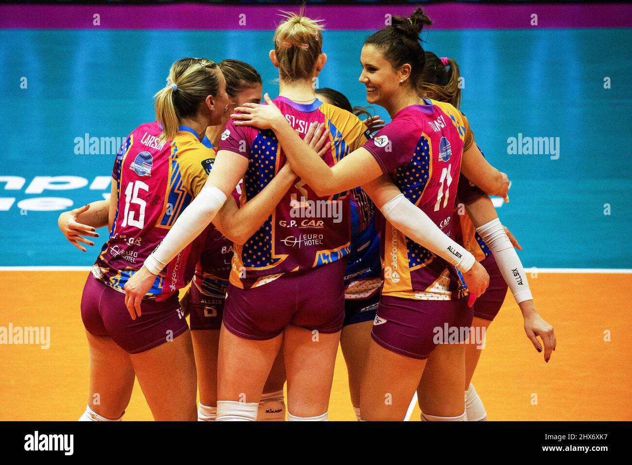 Das Glück der Spieler von Vero Volley Monza im Viertelfinale - Vero Volley Monza gegen Carraro Imoco Volley Conegliano, CEV Champions League Volleyballspiel der Frauen in Monza (MB), Italien, März 09 2022 Stockfoto