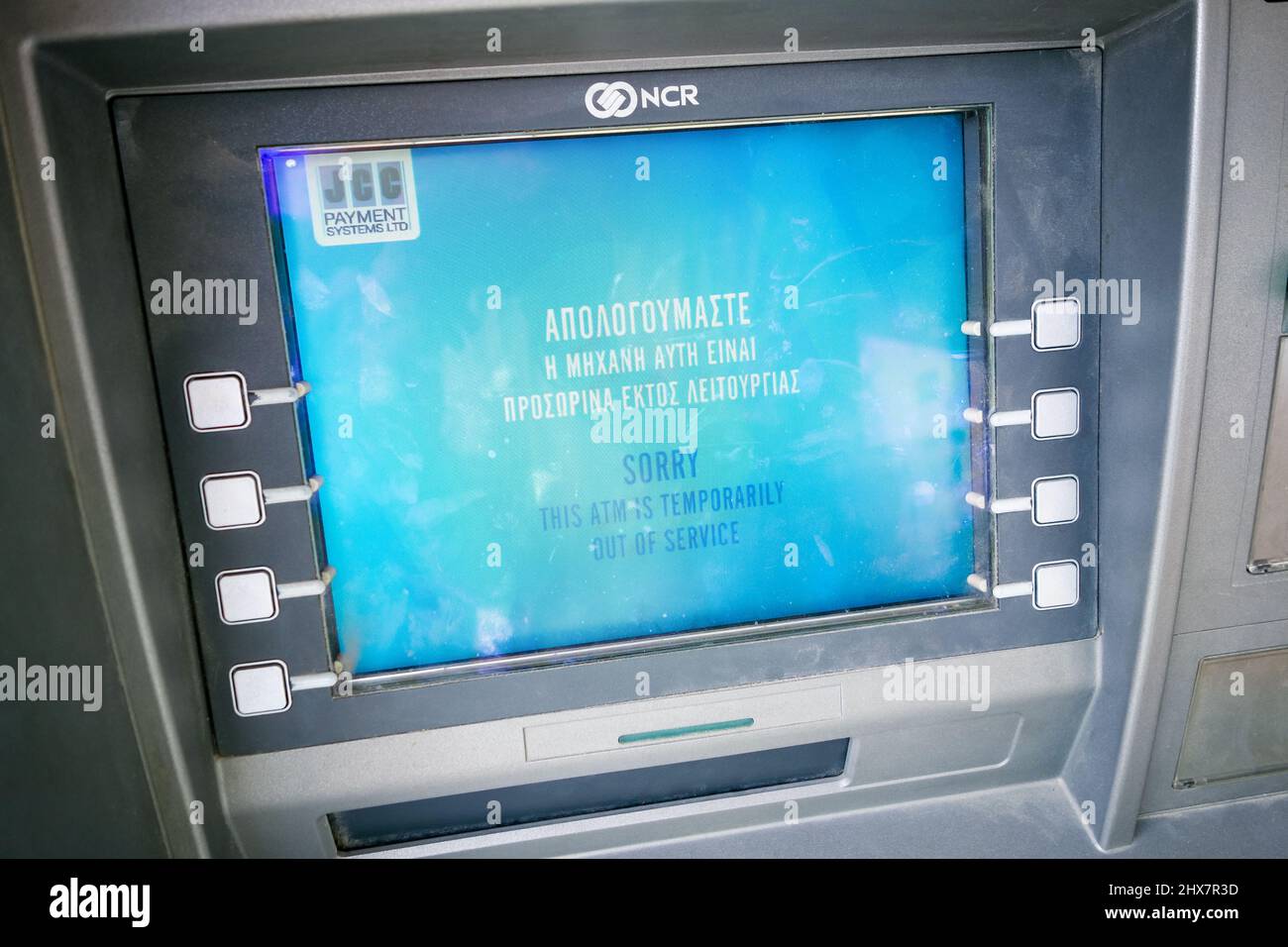 Paphos, Zypern - 01. April 2013 der Bildschirm eines außer Betrieb genommen Geldautomaten Stockfoto