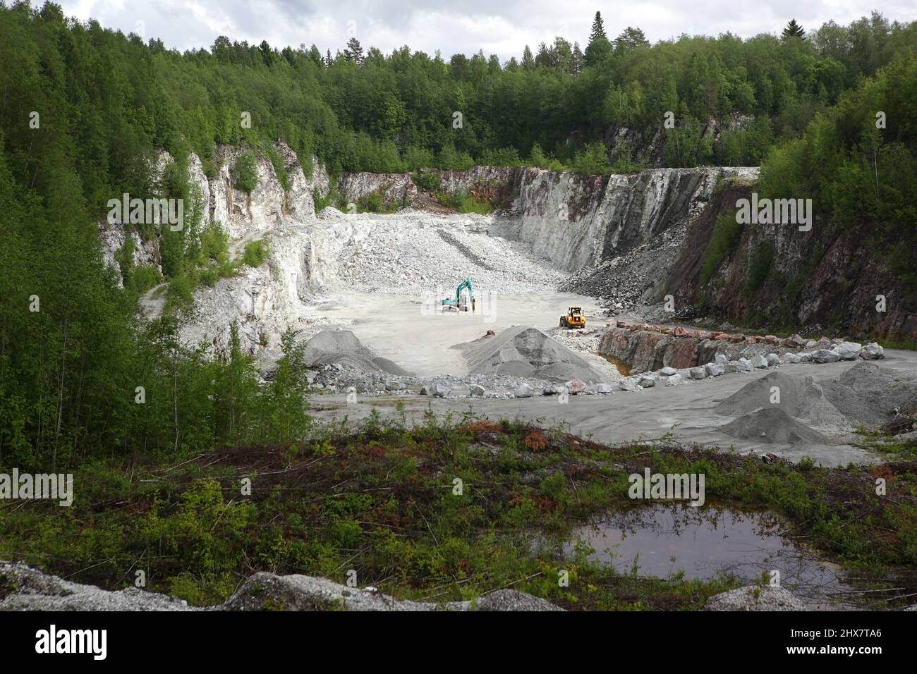 Dolomit Steinbruch in Finnland Stockfoto