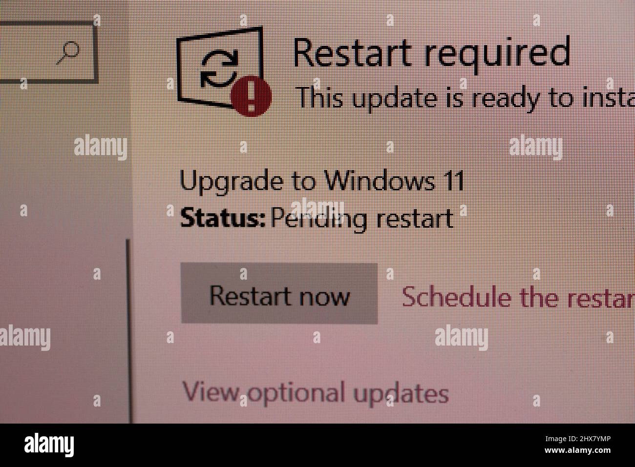 Führen Sie ein Upgrade auf Windows 11 durch, und installieren Sie es auf einem PC Stockfoto