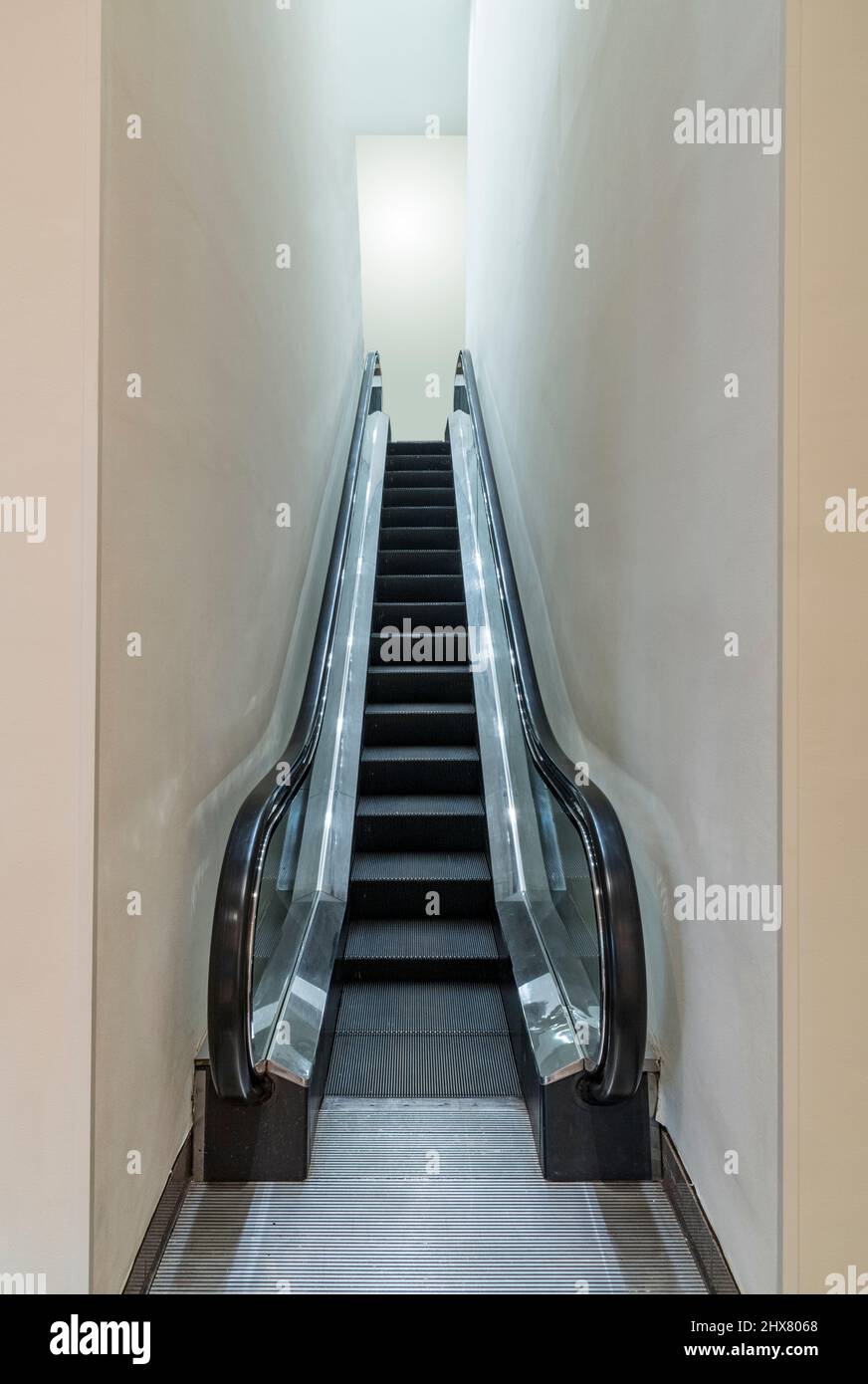 Eine schmale Rolltreppe Stockfoto