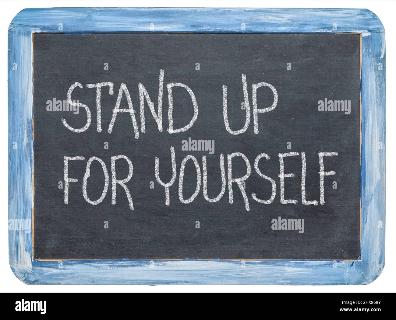 Stehen Sie für sich selbst auf - inspirierende Botschaft, weiße Kreide-Handschrift auf einer isolierten Retro-Schiefertafel Stockfoto
