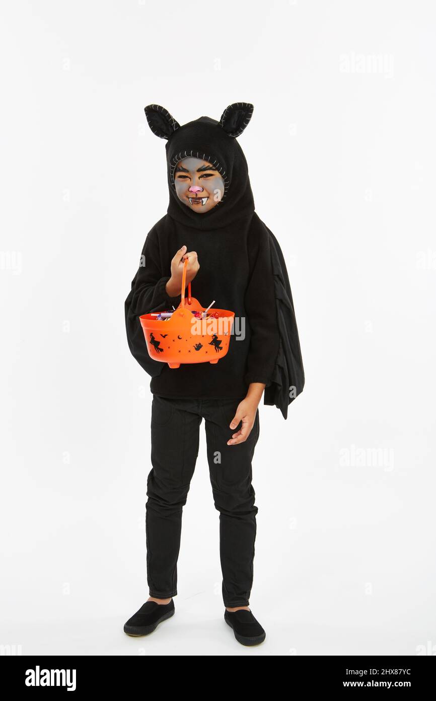 Kind/Model als Fledermaus für Halloween gekleidet Stockfoto