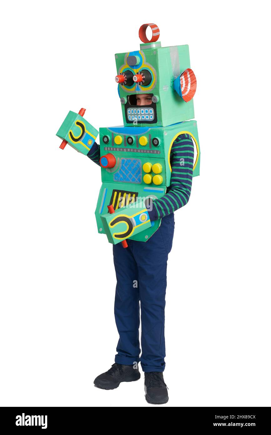 Junge trägt Karton Roboter Kostüm Stockfoto
