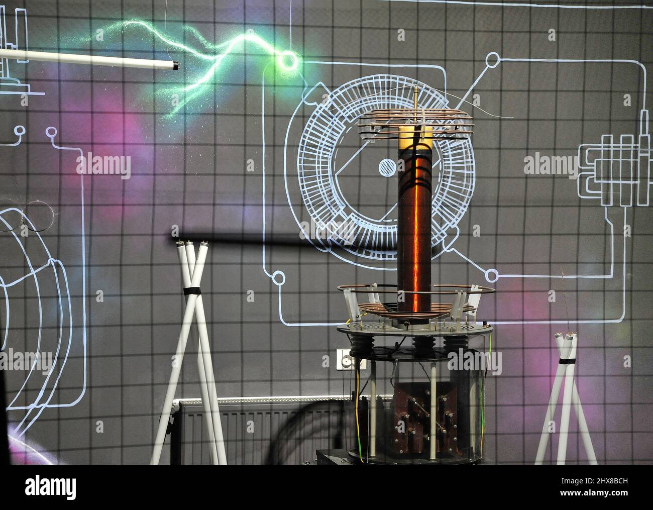 Tesla generator -Fotos und -Bildmaterial in hoher Auflösung – Alamy