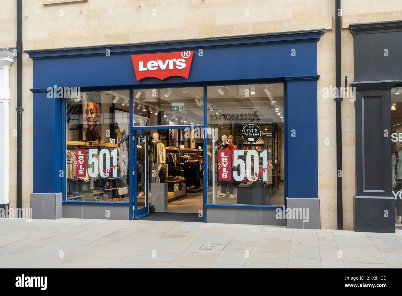 Levi's Store im Southgate Centre, City of Bath, Somerset, England, Großbritannien Stockfoto