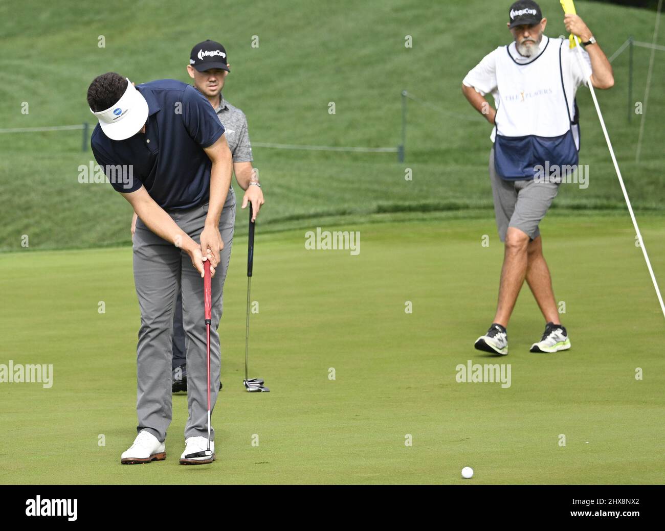 Ponte Vedra Beach, USA. 10. März 2022. Beau Hossler setzt am Donnerstag, den 10. März 2022, in der ersten Runde DER PLAYERS Championship auf dem Stadionkurs auf dem TPC Sawgrass in Ponte Vedra Beach, Florida, auf das 15. Green. Foto von Joe Marino/UPI Credit: UPI/Alamy Live News Stockfoto