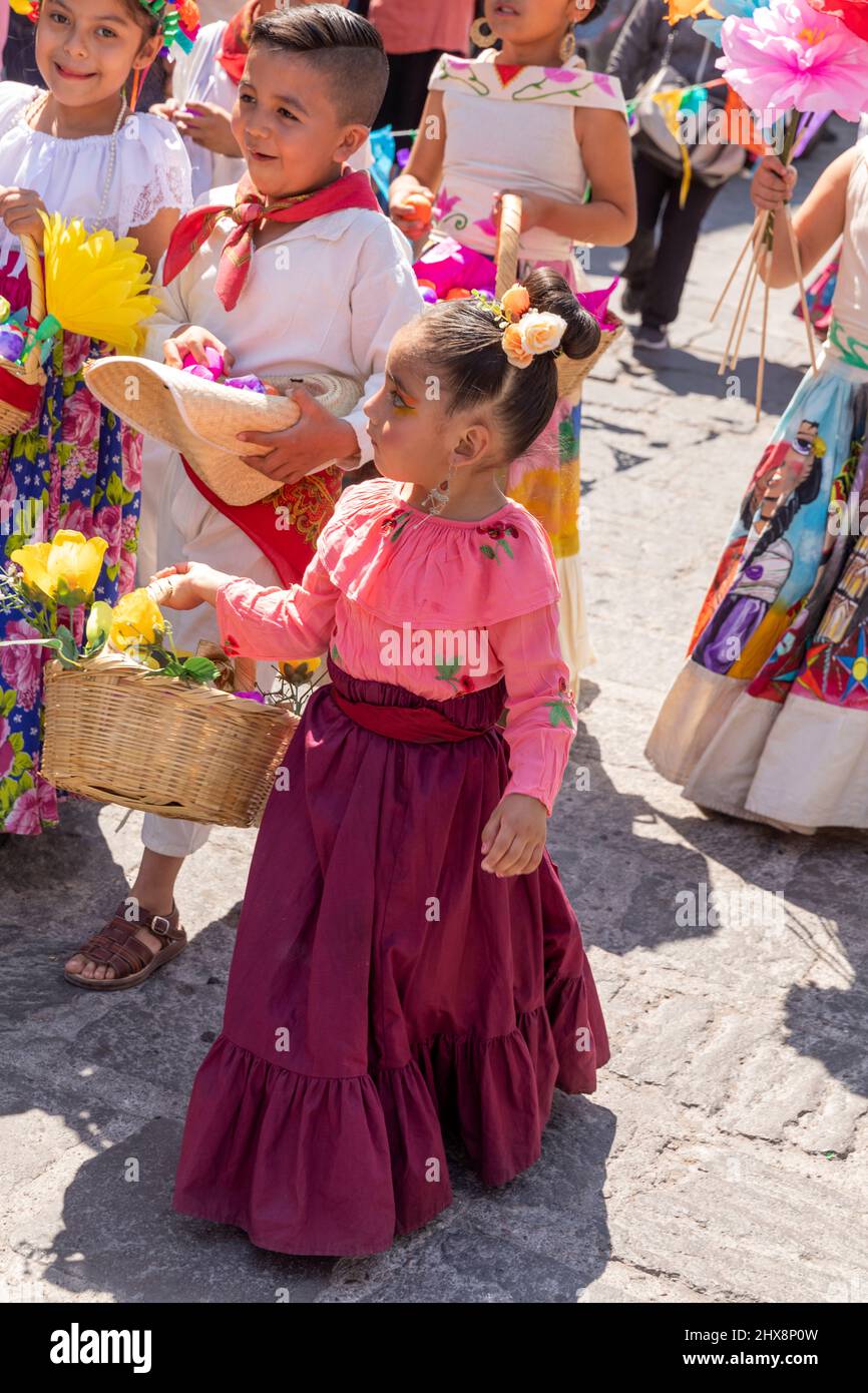 Mexiko, der Staat Guanajuato, San Miguel de Allende, 'Desfile de Gigantes', Mojigangas, wie sie formell genannt werden, stammen aus Spanien und wurden gebracht Stockfoto