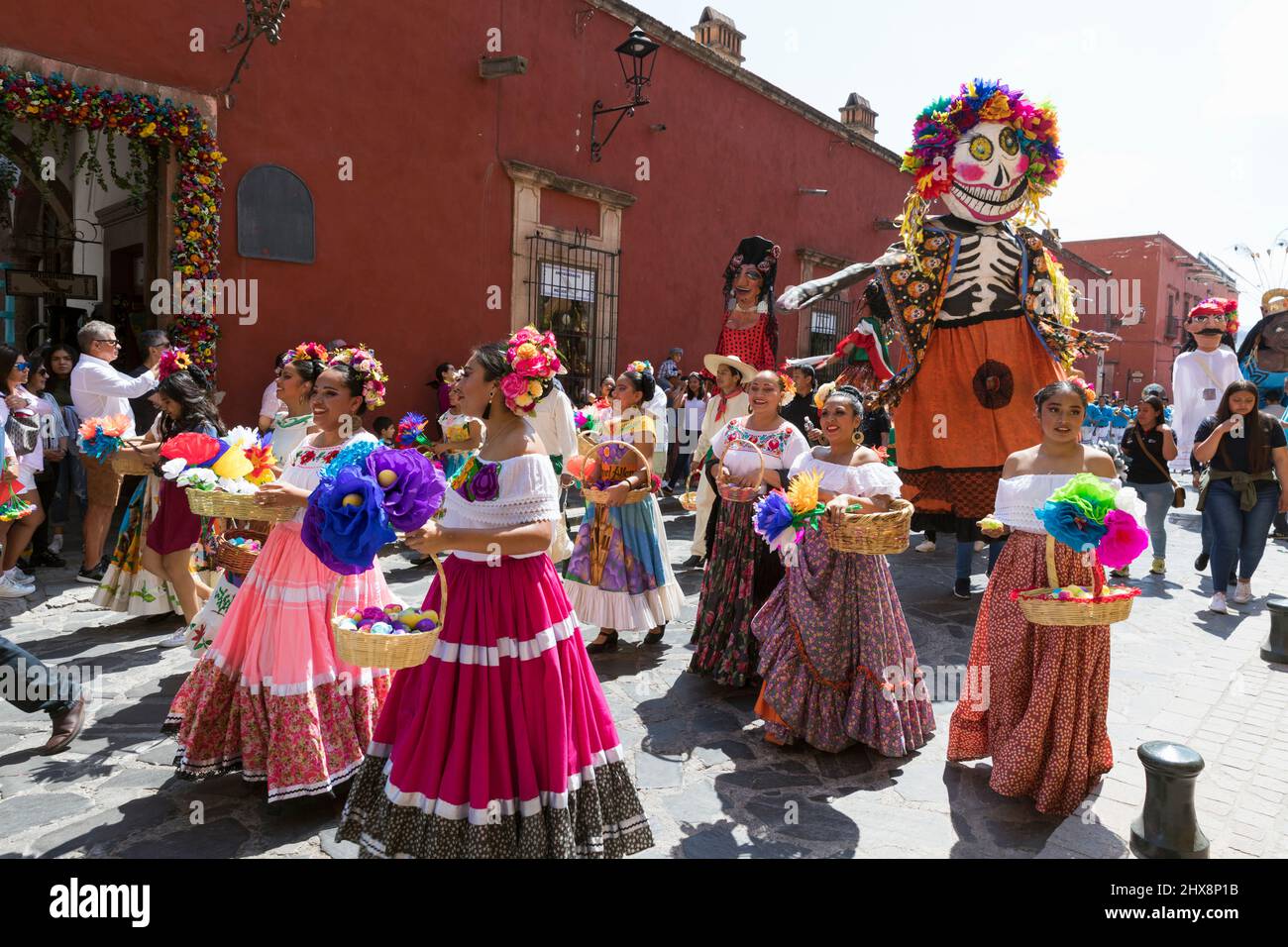 Mexiko, Staat Guanajuato, San Miguel de Allende, 'Desfile de Gigantes', Mojigangas, Parade Stockfoto
