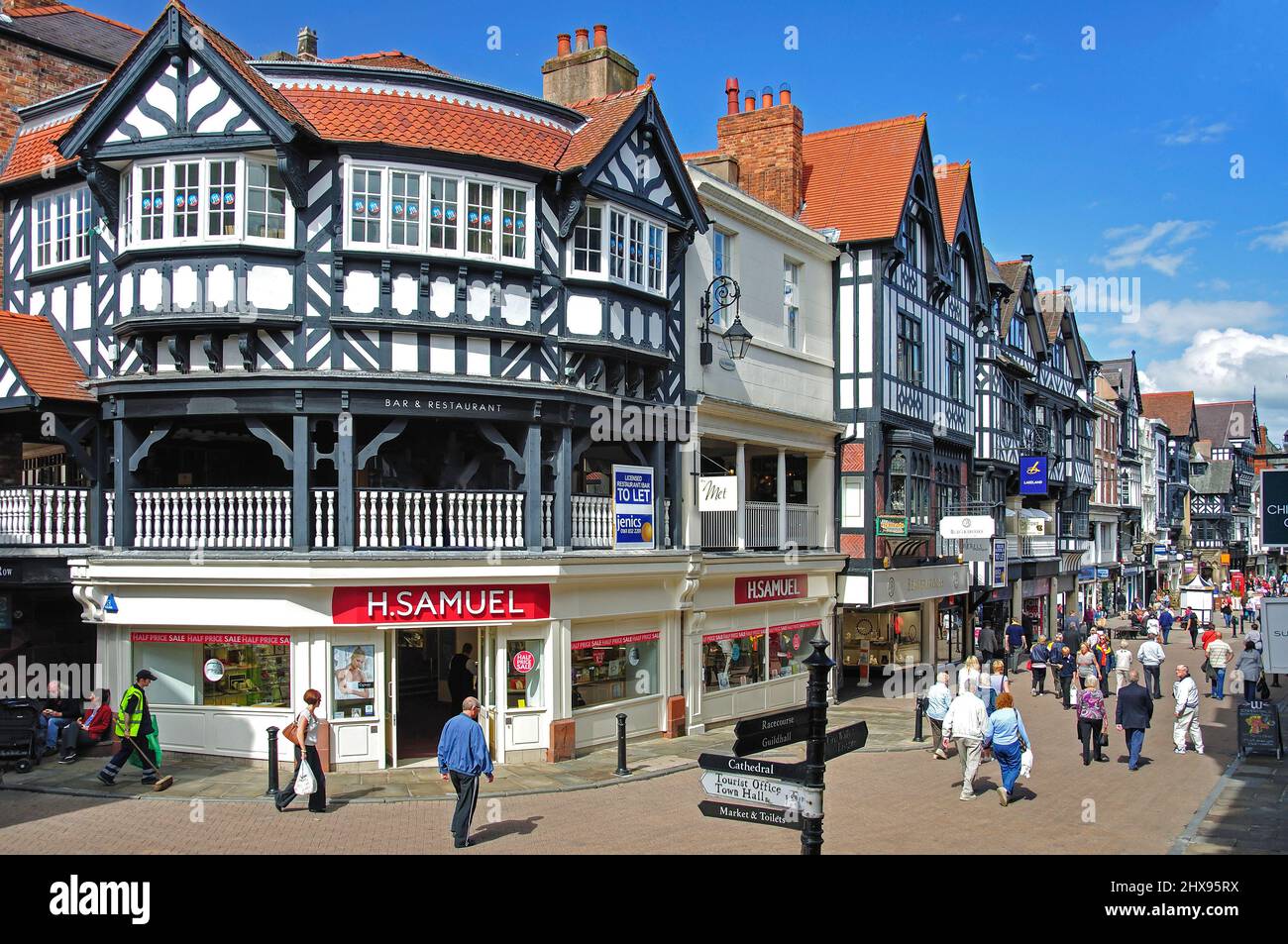 Die Zeilen, Eastgate Street, Chester, Cheshire, England, Vereinigtes Königreich Stockfoto