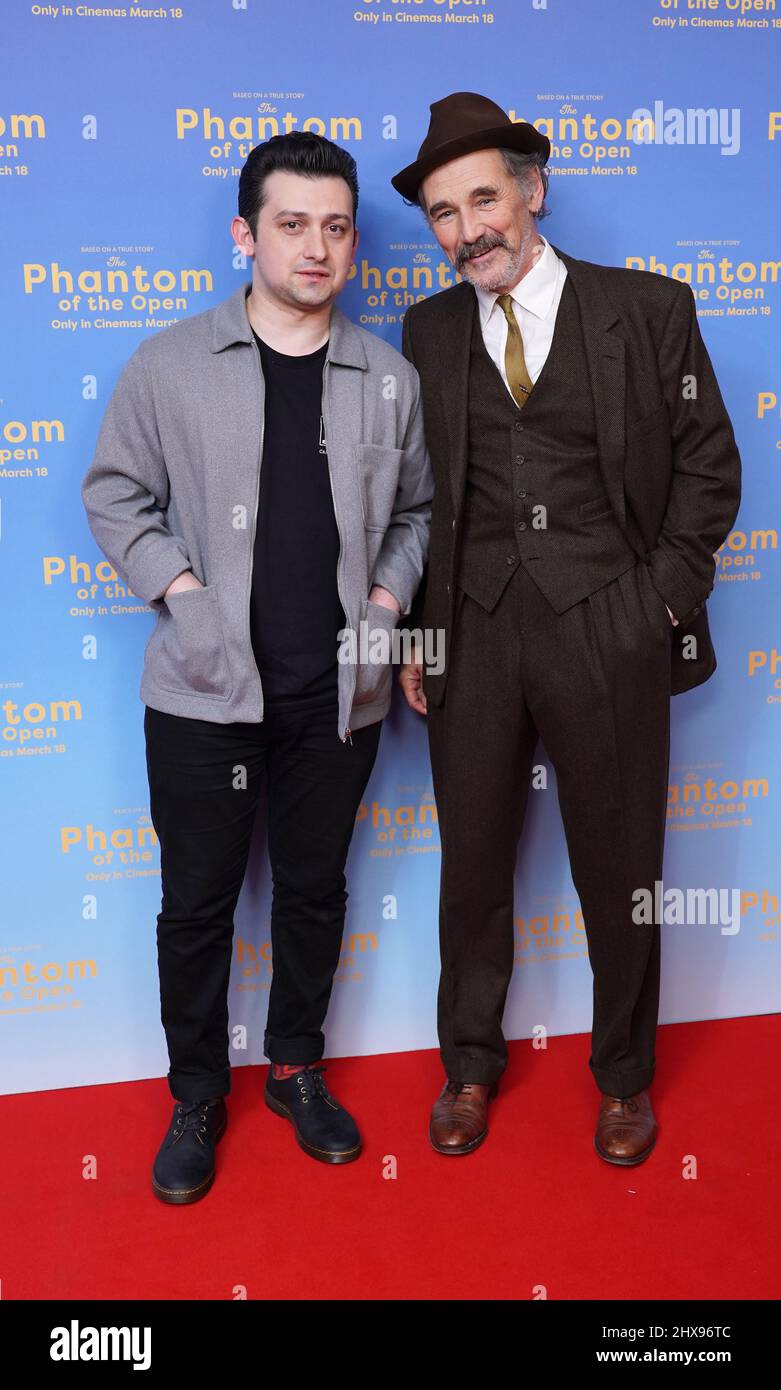 Craig Roberts (links) und Mark Rylance bei der Vorführung von Phantom of the Open im Ham Yard Hotel in London. Bilddatum: Donnerstag, 10. März 2022. Stockfoto