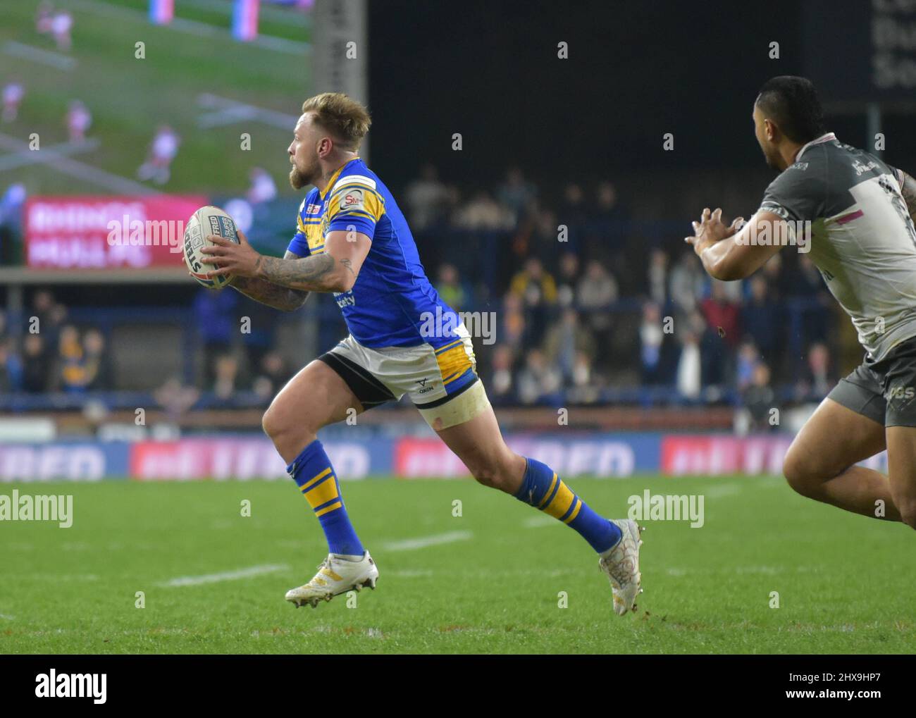 Leeds, Großbritannien. 10. März 2022. Blake Austin für Leeds Rhinos läuft mit dem Ball in Hand Betfred Super League Spiel zwischen Leeds Rhinos und Hull FC am 10.03.2022 im Headingley Stadium, Leeds, UK Credit: Craig Cresswell/Alamy Live News Stockfoto