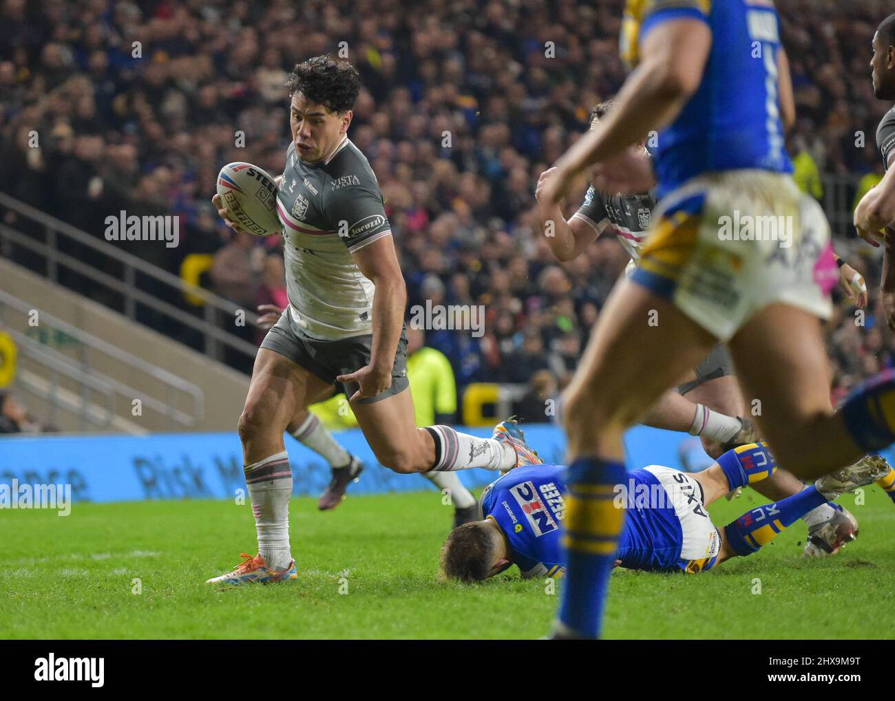 Leeds, Großbritannien. 10. März 2022. Hull FC Andre Savelio läuft während des Betfred Super League-Spiels zwischen Leeds Rhinos und Hull FC am 10.03.2022 im Headingley Stadium, Leeds, Großbritannien Credit: Craig Cresswell/Alamy Live News Stockfoto