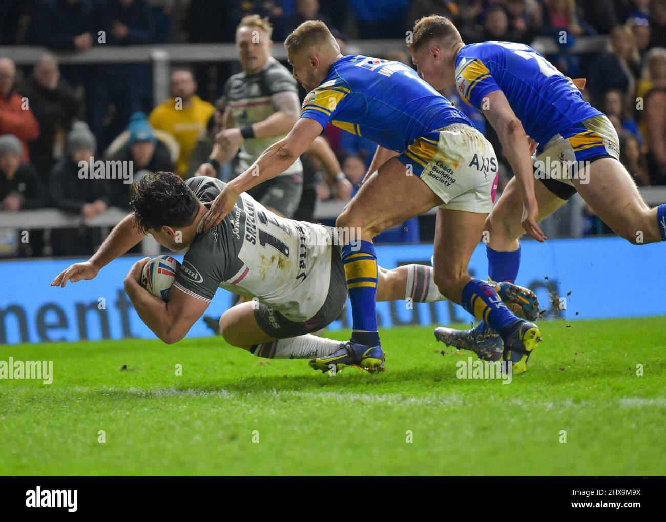 Leeds, Großbritannien. 10. März 2022. Hull FC Andre Savelio versucht es während des Betfred Super League-Spiels zwischen Leeds Rhinos und Hull FC am 10.03.2022 im Headingley Stadium, Leeds, Großbritannien Credit: Craig Cresswell/Alamy Live News Stockfoto