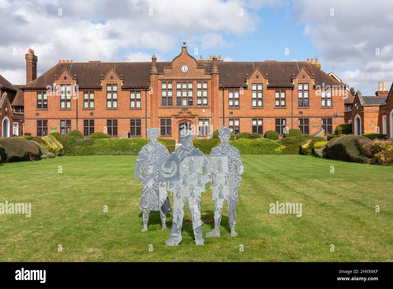 Schreiten der Sixth Form College, High Street, Egham, Surrey, England, Vereinigtes Königreich Stockfoto