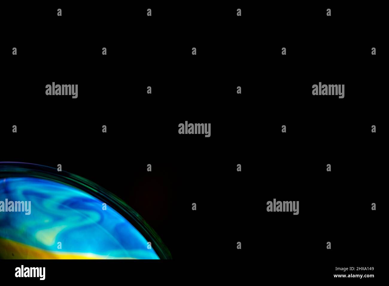 Blase mit dem Aussehen blaue Gasatmosphäre eines Planeten mit einem bunten Stockfoto