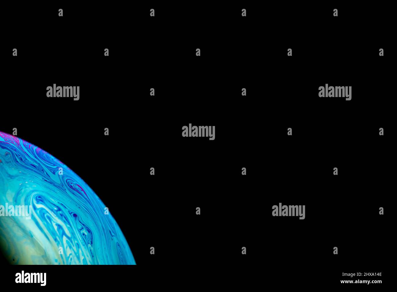 Blase mit dem Aussehen blaue Gasatmosphäre eines Planeten mit einem bunten Stockfoto