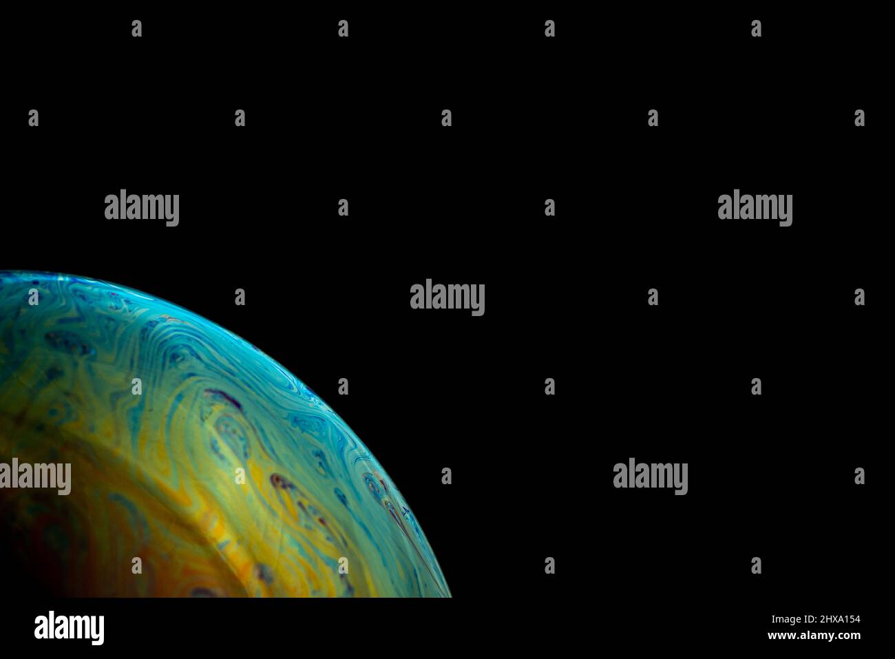 Blase mit dem Aussehen gasförmige Atmosphäre eines Planeten mit einem mehrfarbigen Stockfoto