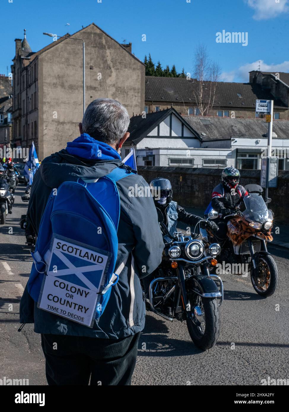 Paisley, Schottland. VEREINIGTES KÖNIGREICH. 5.. März 2022: Demonstranten bei einer schottischen Unabhängigkeitskundgebung in Paisley. Stockfoto
