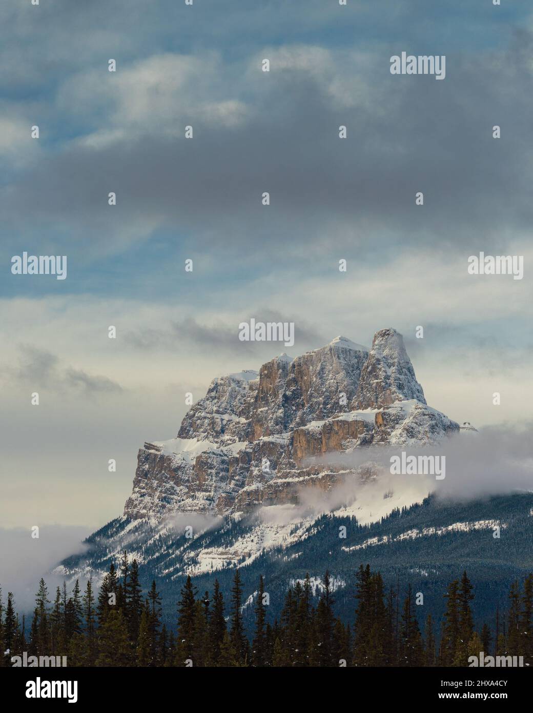 Verschneite Gipfel von Banff Stockfoto
